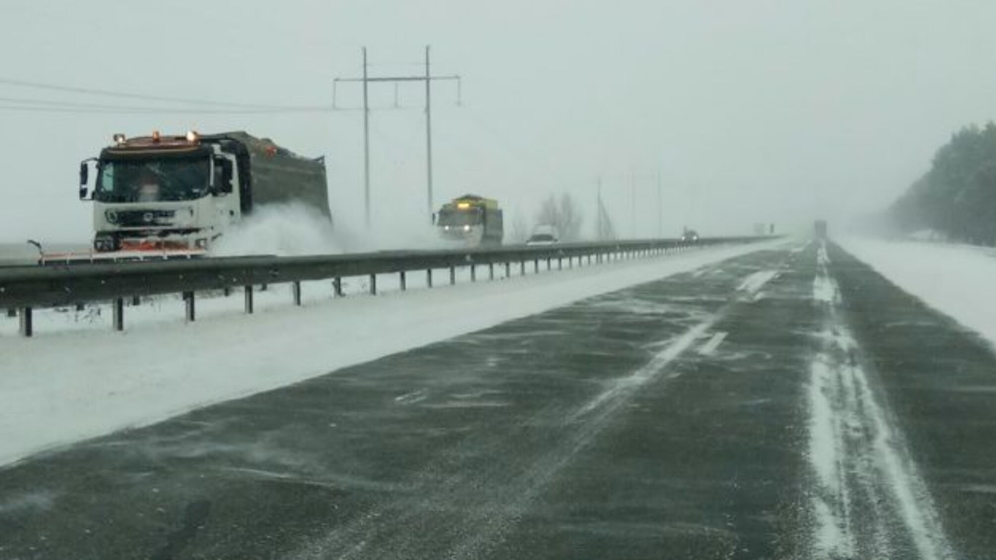 Укравтодор через негоду закрив траси для вантажівок на Запоріжжі й Миколаївщині
