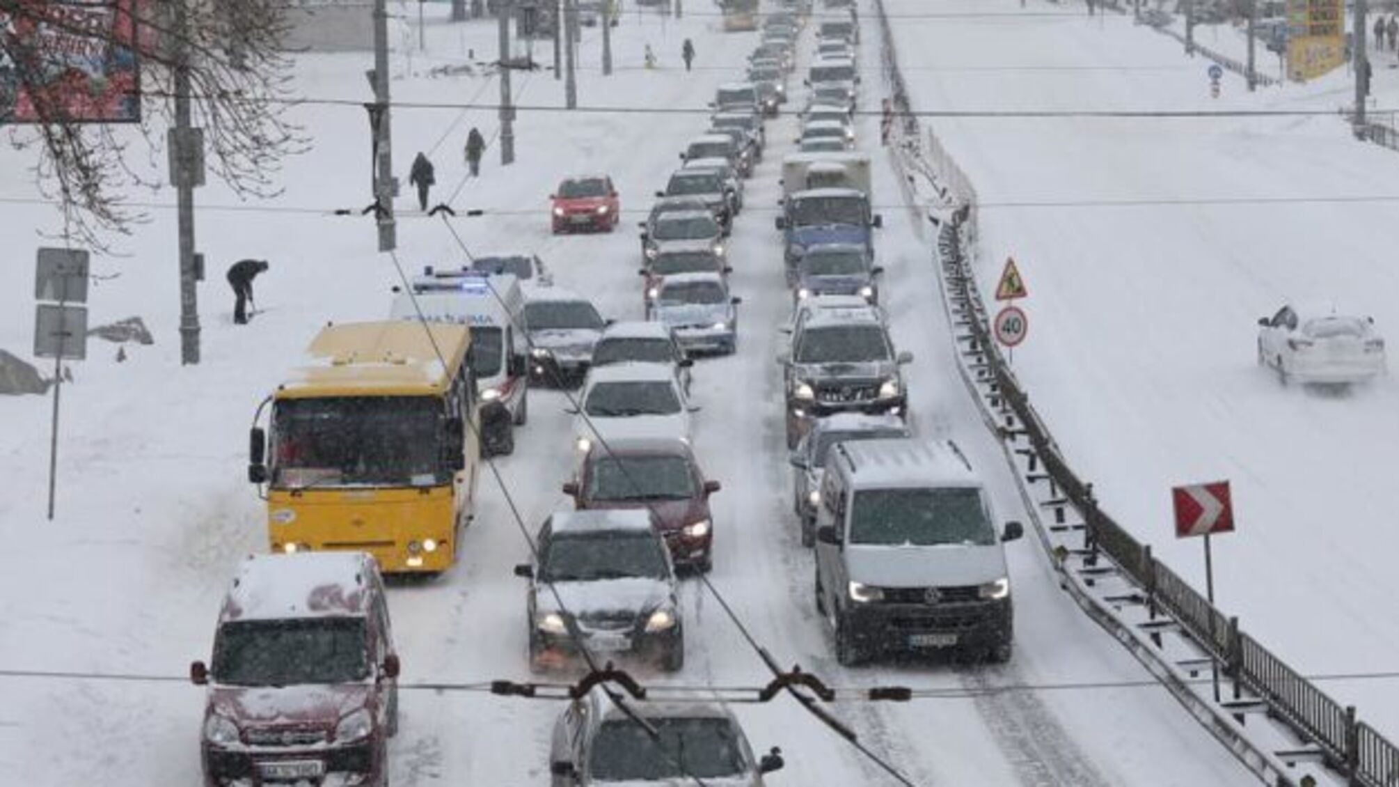 Вівторок принесе в Україну багато снігу з хуртовинами