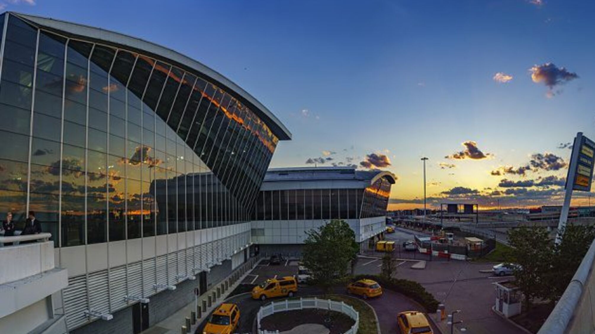 Радник Байдена хоче зробити обов’язковою COVID-вакцинацію для авіапасажирів