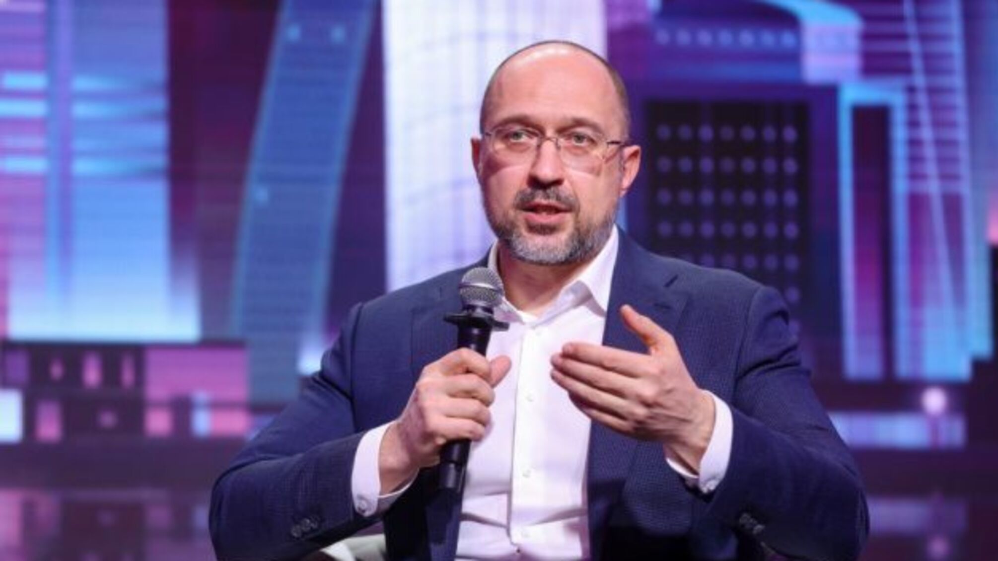 Шмигаль упевнений, що підозру Порошенку оголосили законно