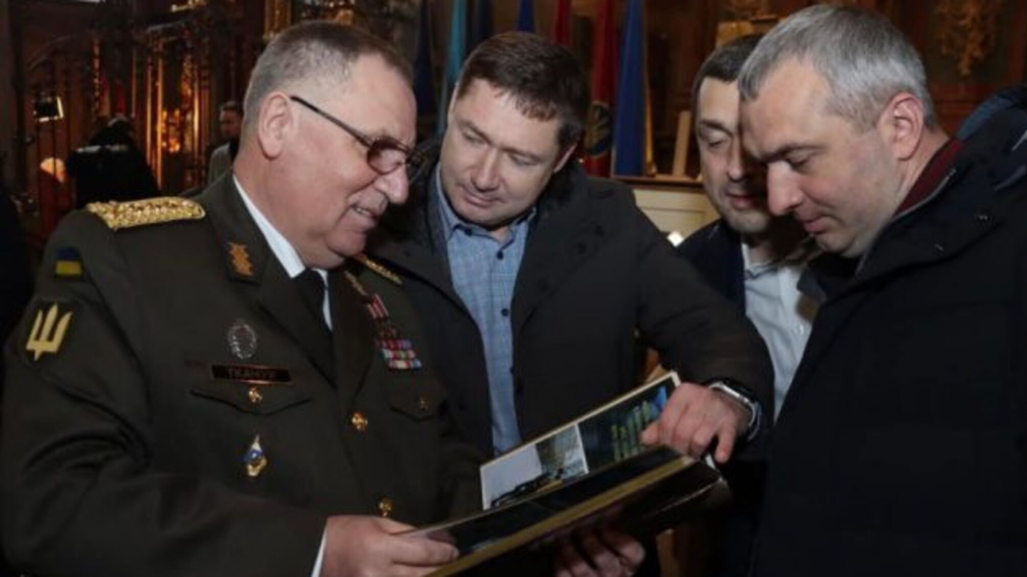 Храму у Львові подарували стародруки та ікону Святого Миколая