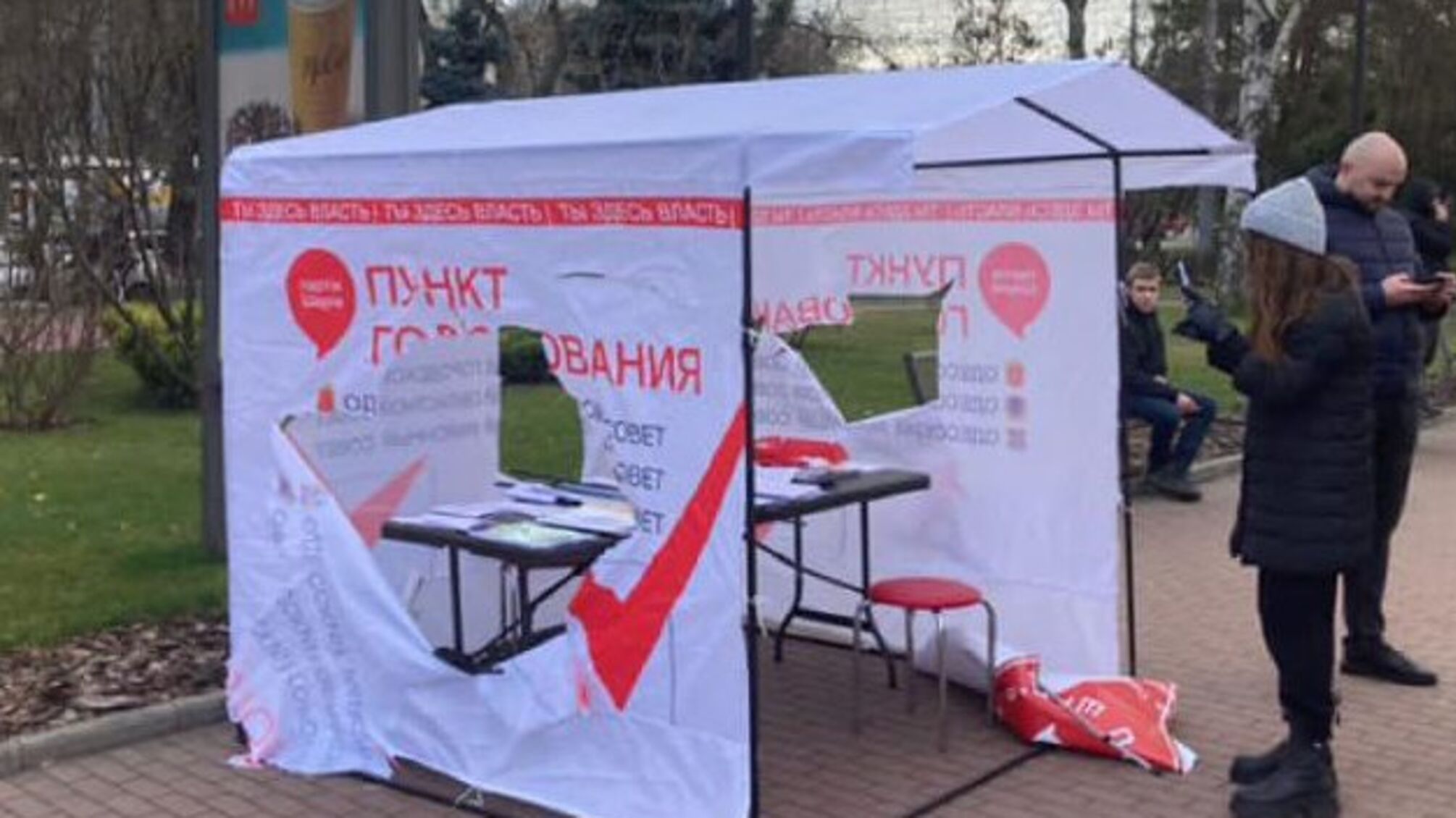 В Одесі порізали агітаційний намет партії Шарія