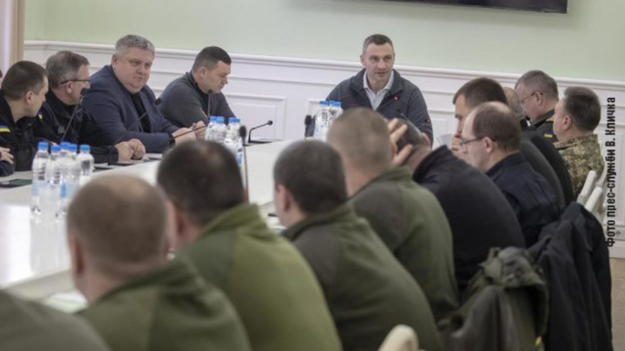 «Підготуватись до найгіршого сценарію»: Кличко зібрав на нараду силовиків і тероборону
