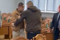 На сесії Львівської райради побилися депутат-каратист та його колега (відео)