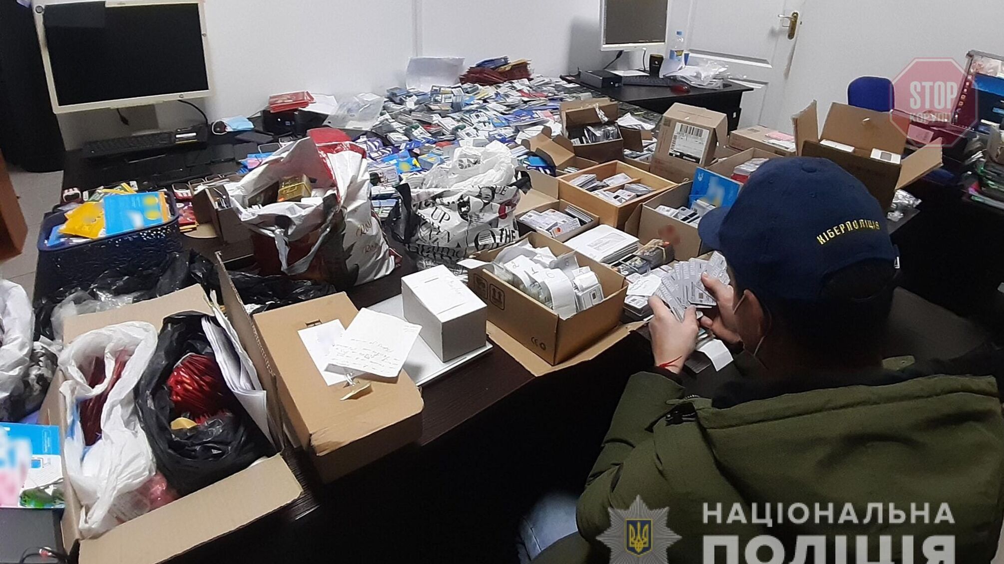 На Буковине киберполиция разоблачила российскую ботоферму на 20 тысяч аккаунтов (фото)