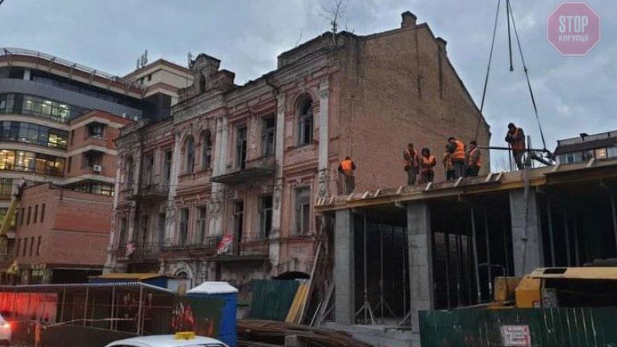 У Києві знесли будинок 19 століття та будують незаконний ТЦ: Глеба звернувся до громадських організацій