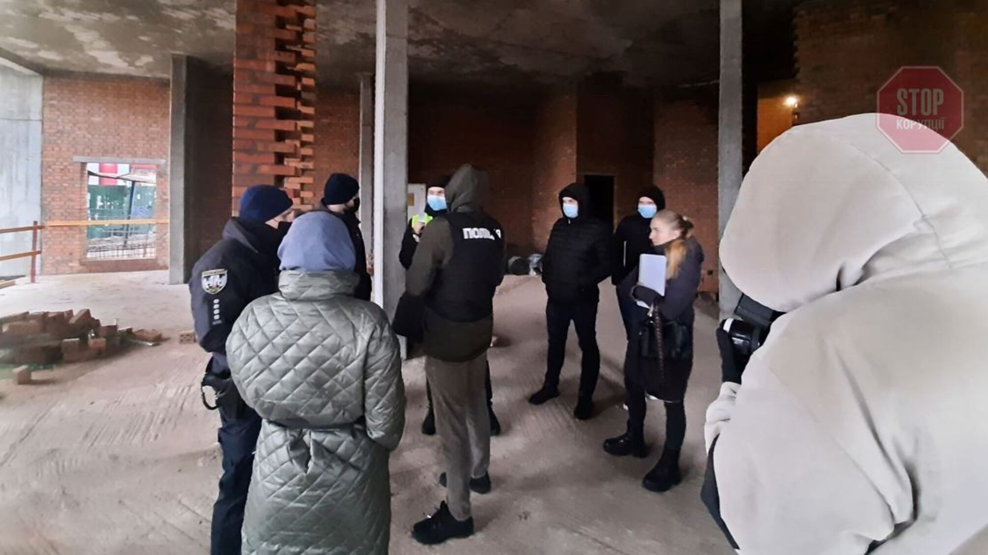 На скандальне будівництво з «депутатським дахом» ЖК «31Z» завітали правоохоронці (фото)