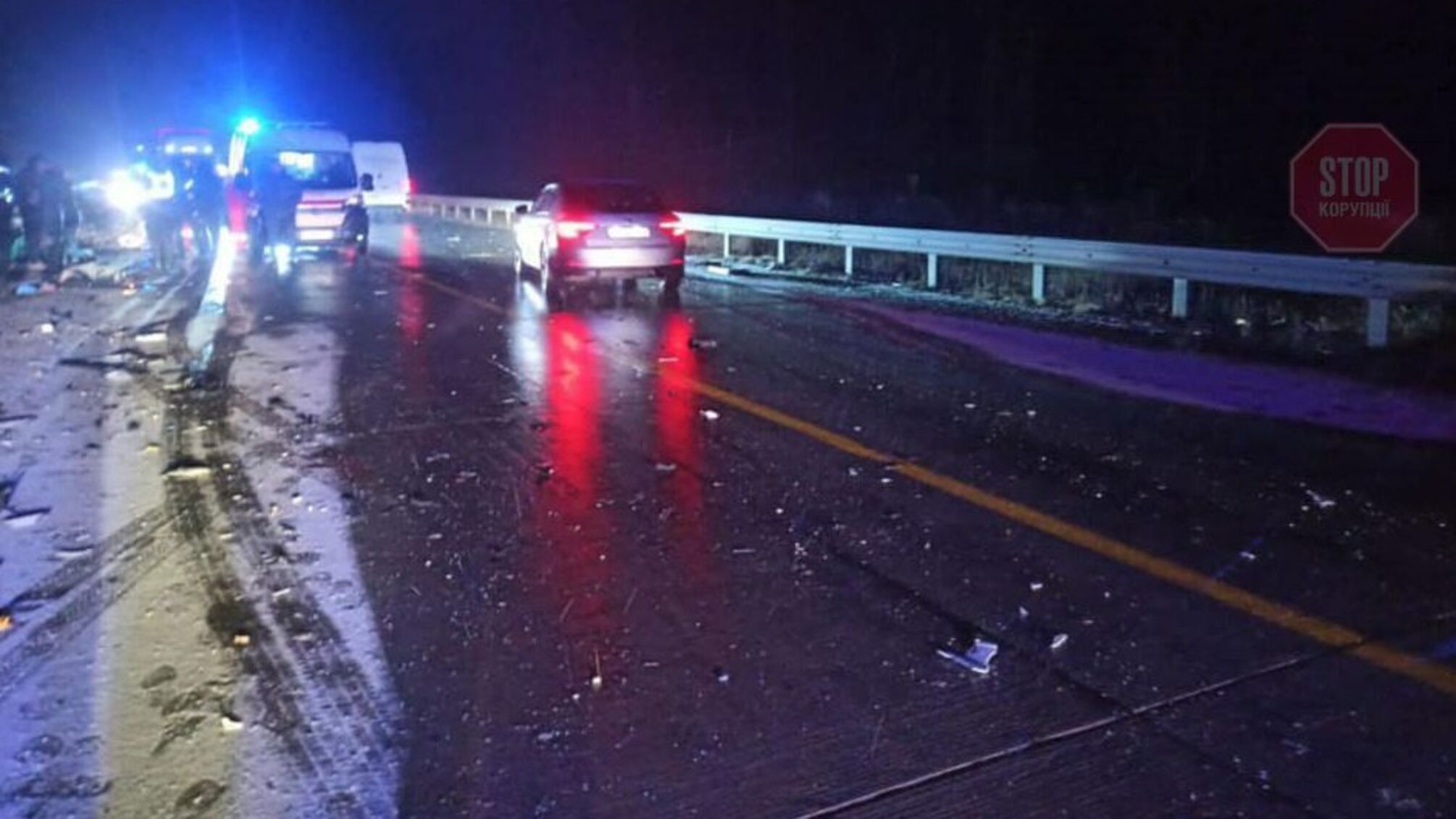 На Житомирщине автомобиль с семьей столкнулся с грузовиком, есть погибшие