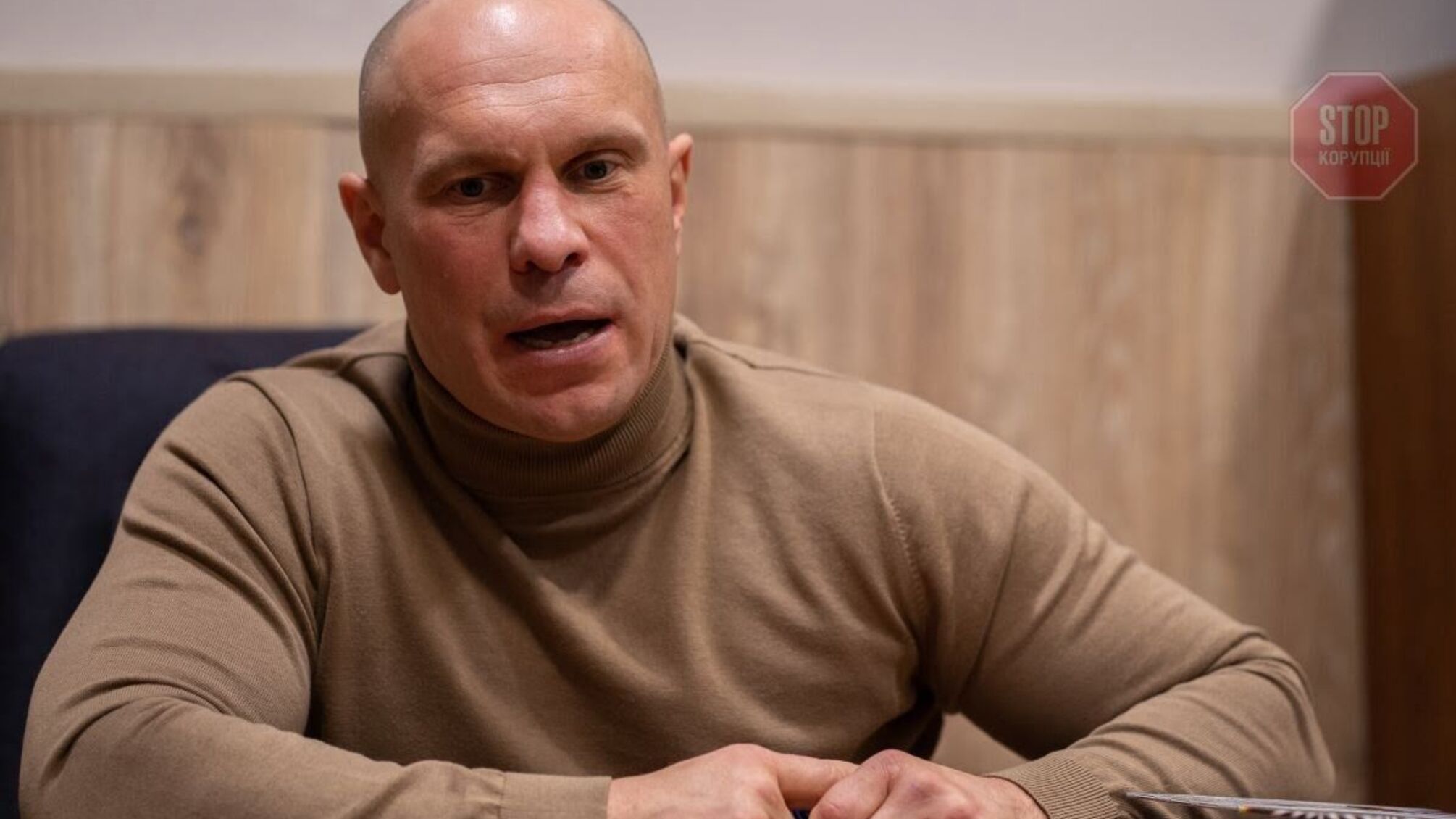 Обшук у Киви: знайшли мільйони готівки, золоті зливки та портрет в образі фашистського диктатора