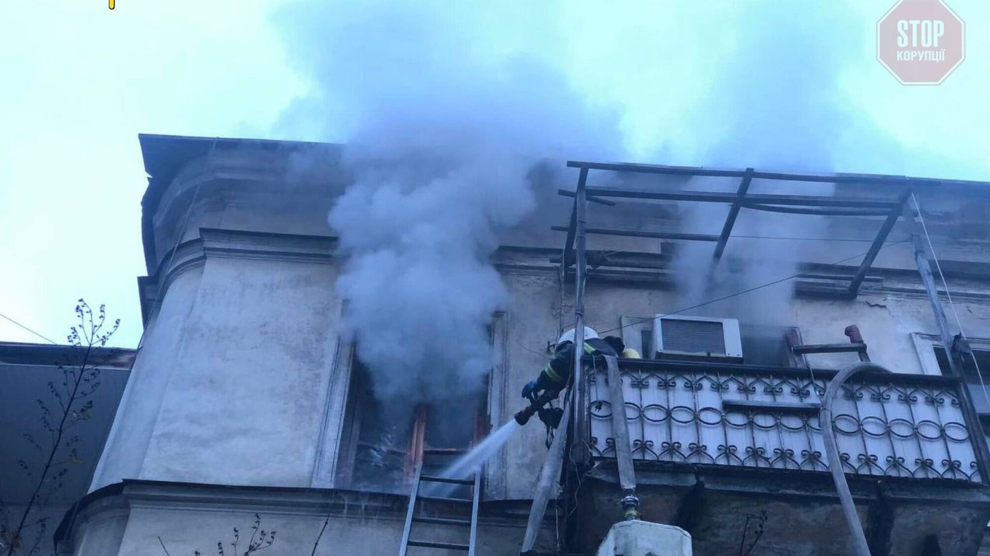 В Одессе сгорела квартира, есть погибший (фото)