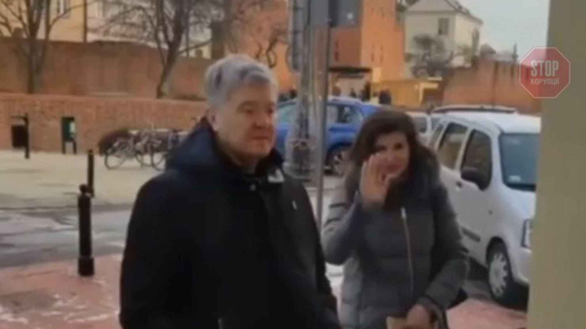 Порошенко был замечен в столице Польши во время прогулки с женой (видео)