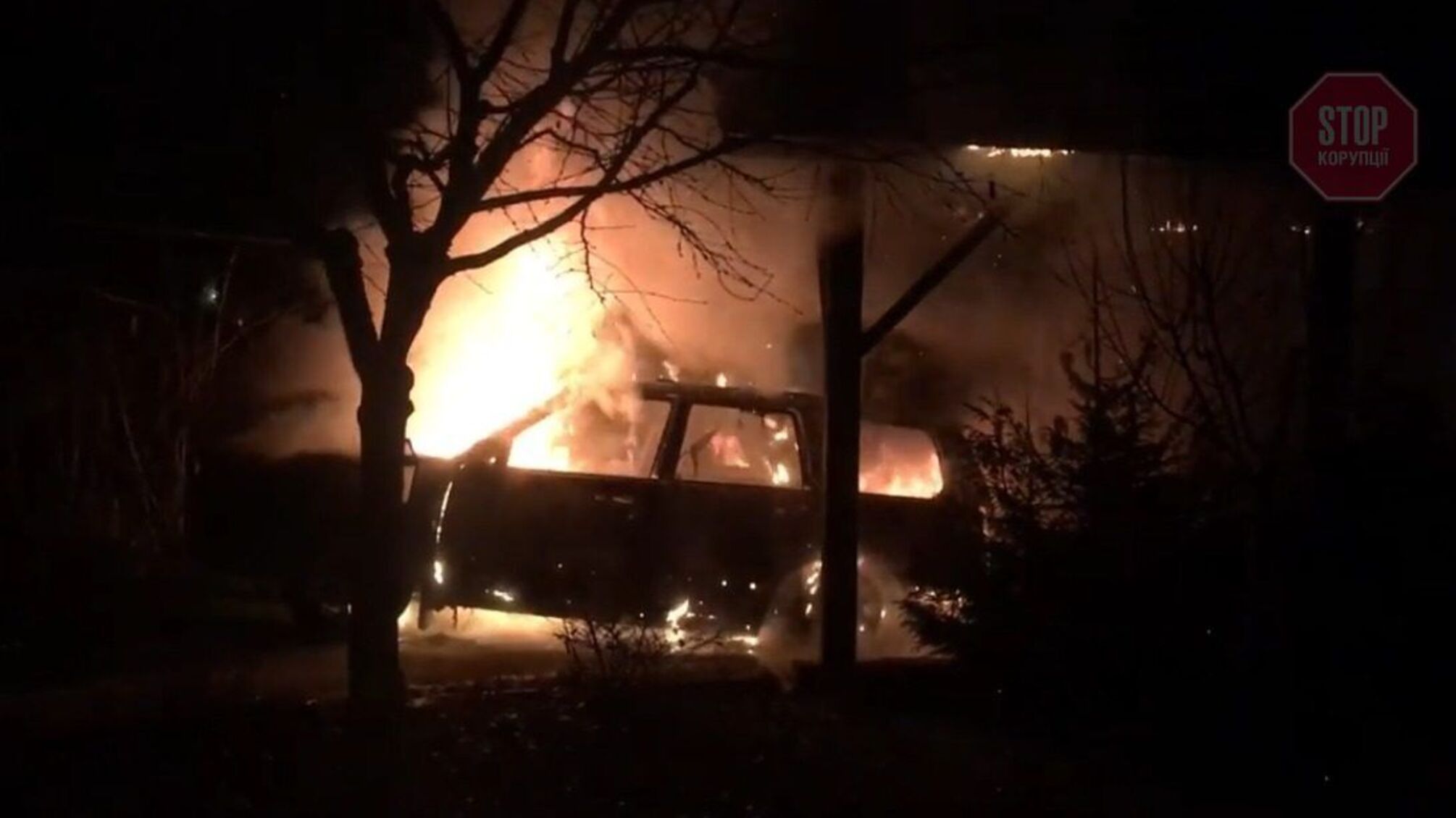 В Ужгороді спалили два авто місцевого журналіста