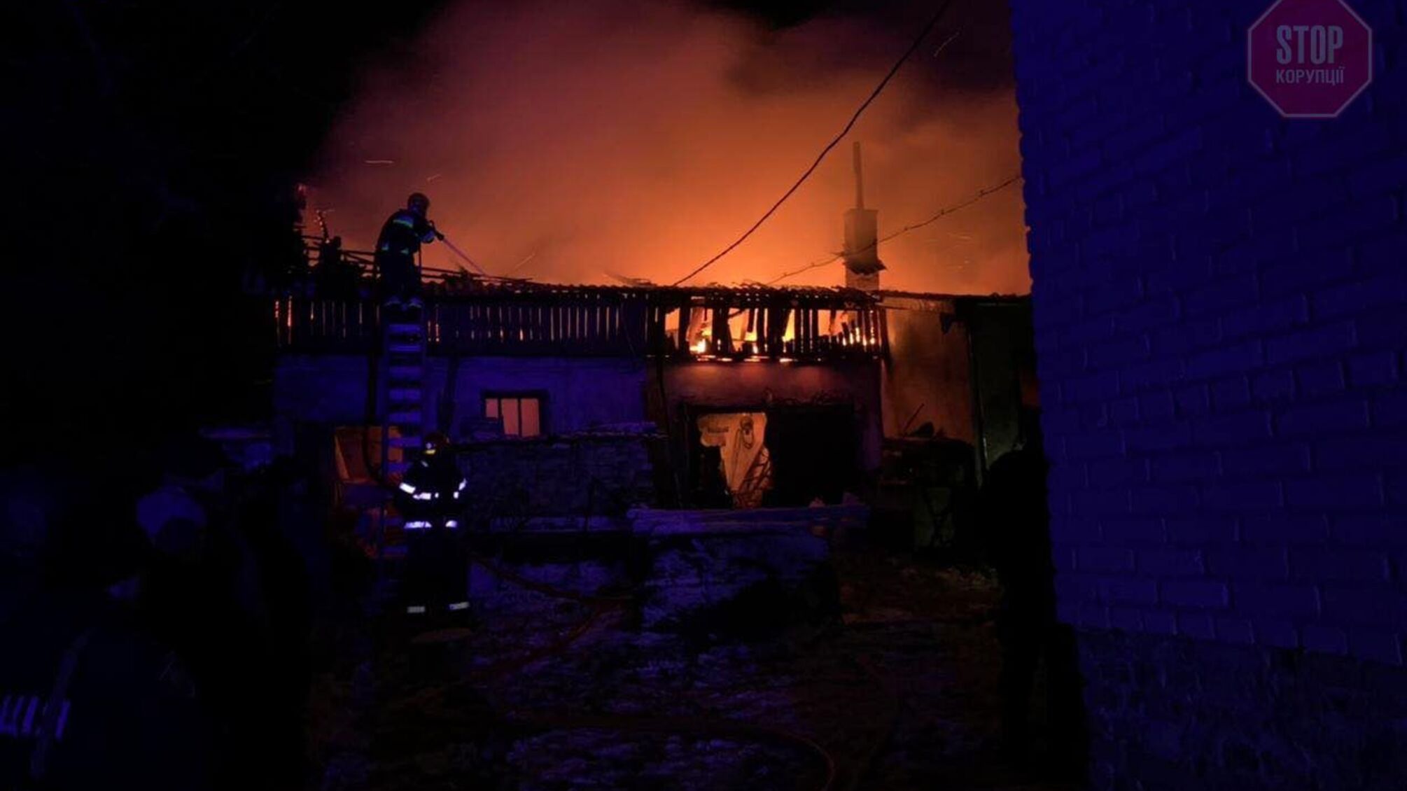 На Львовщине дотла сгорел дом, есть погибшая (фото)