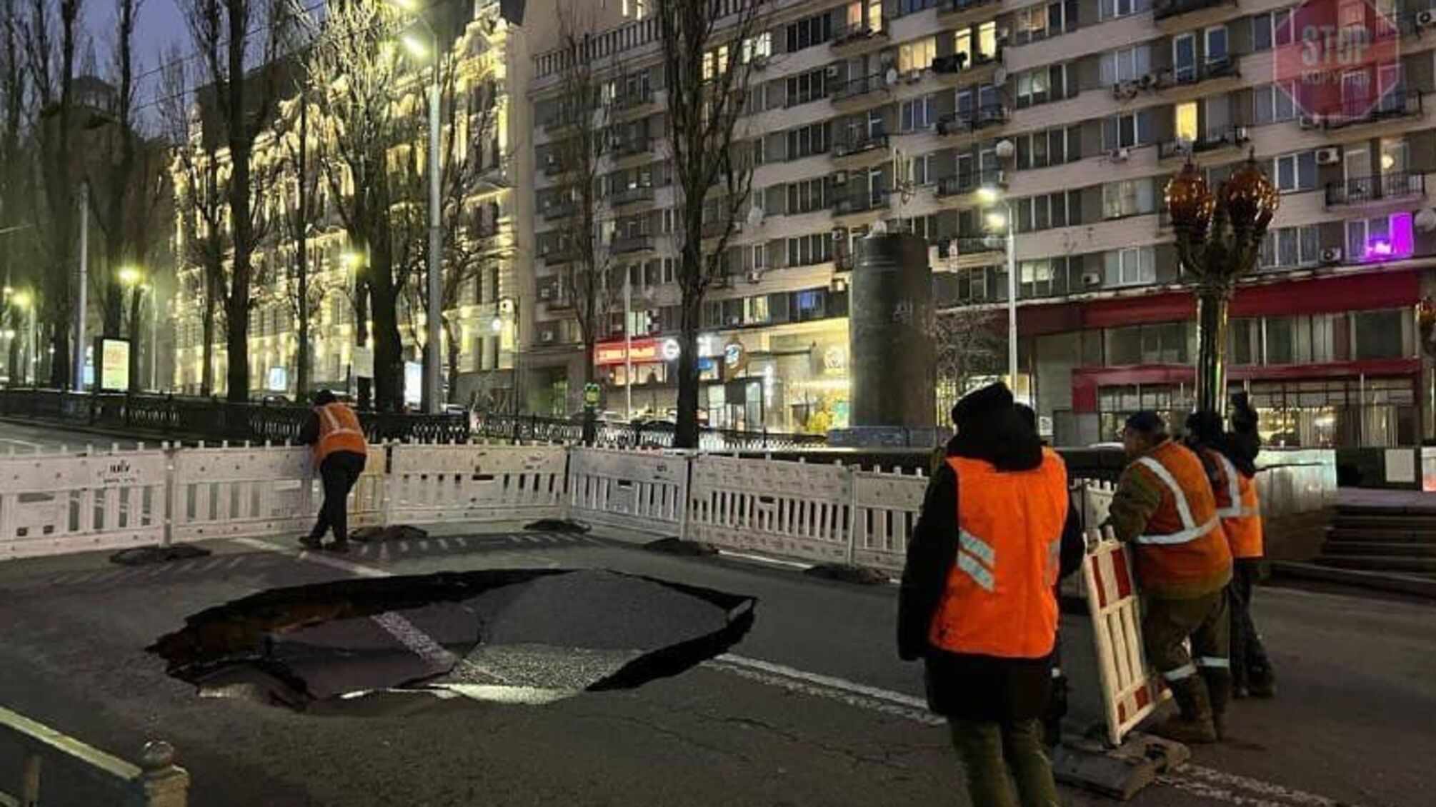 У центрі Києва через аварію обмежили рух транспорту