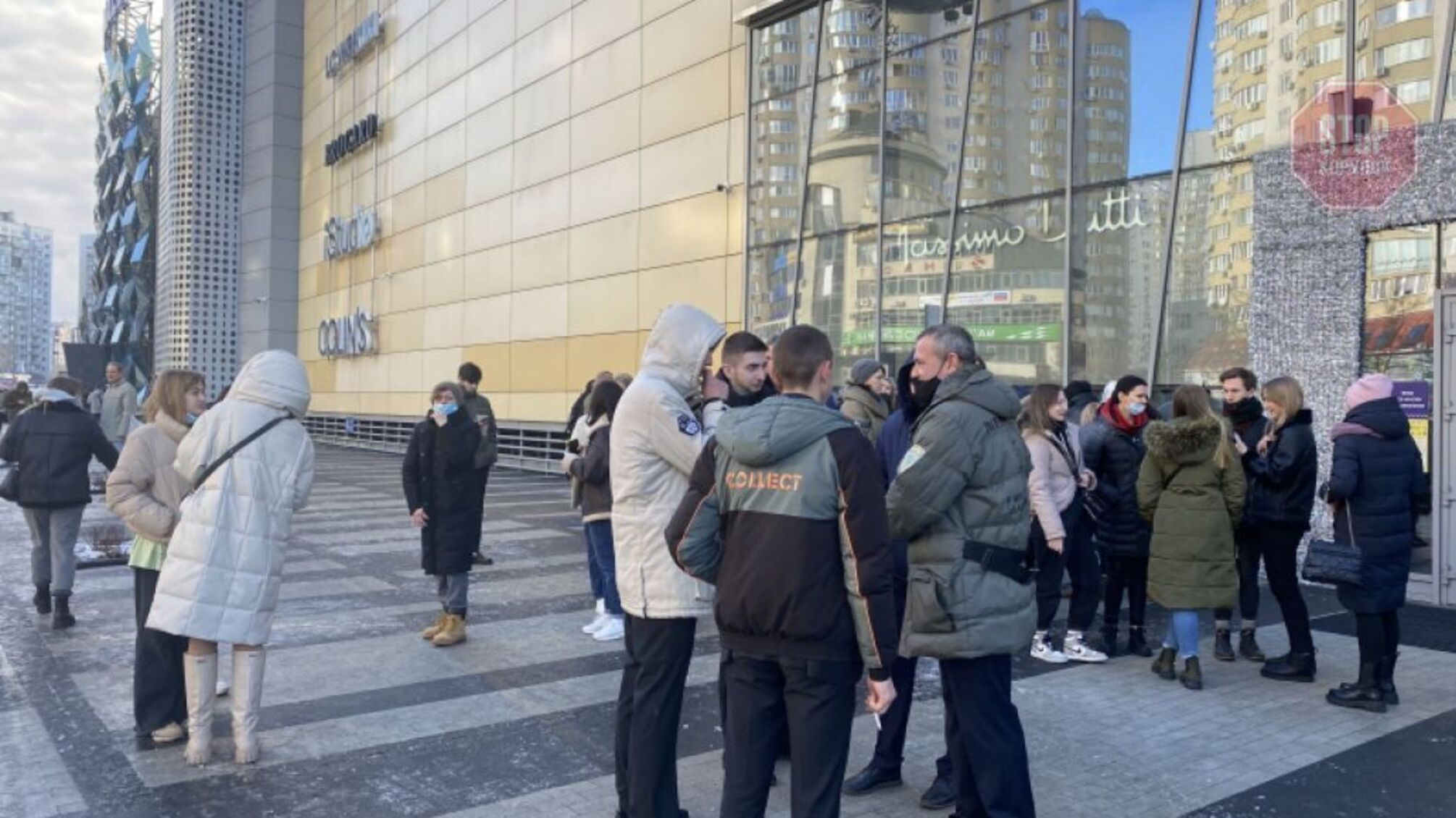 У Києві з ТРЦ River Mall евакуювали близько тисячі людей
