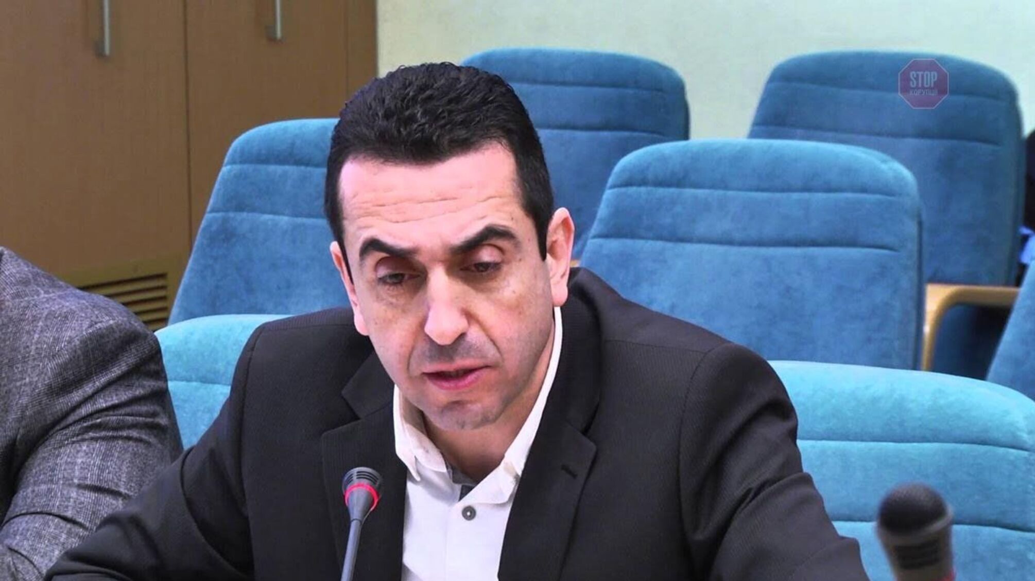 Контрабанда зброї українськими літаками: авіакомпанію Мерхежа оштрафували на 5000 грн