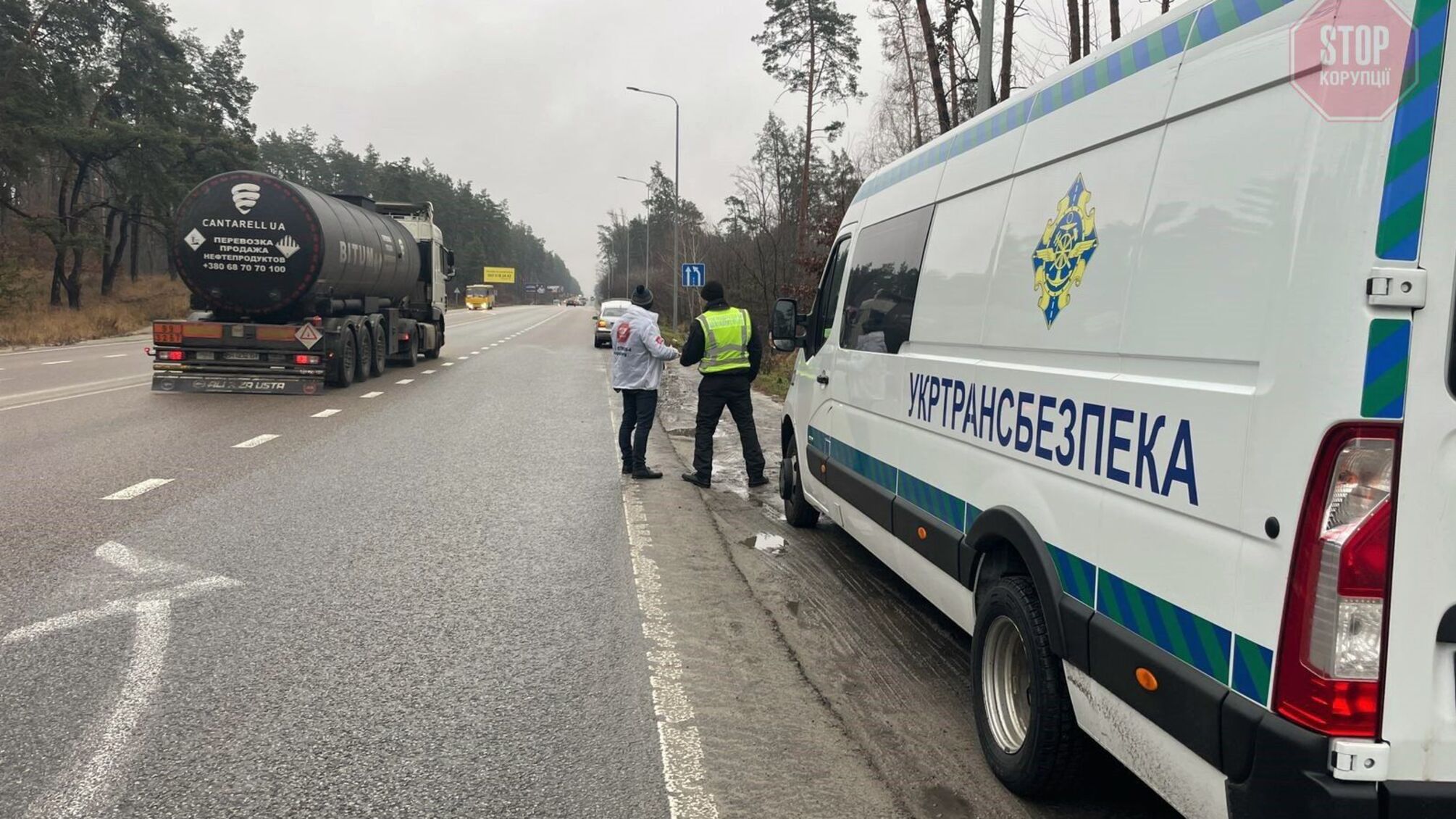 Штрафи за перевантаження фур: за участі активістів «Укртрансбезпека» ловила порушників (фото)