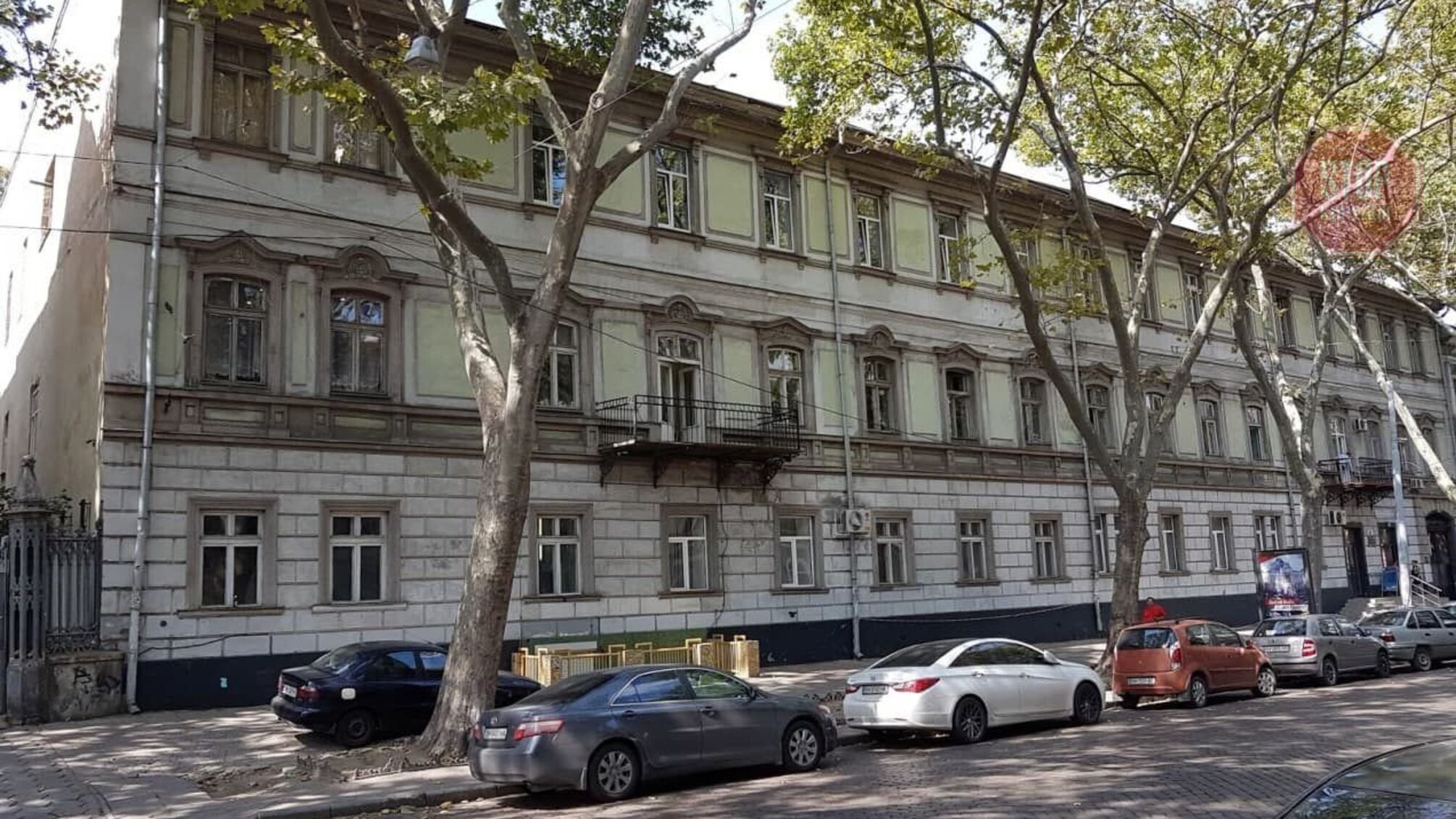 В Одессе в училище упал потолок, пострадал студент