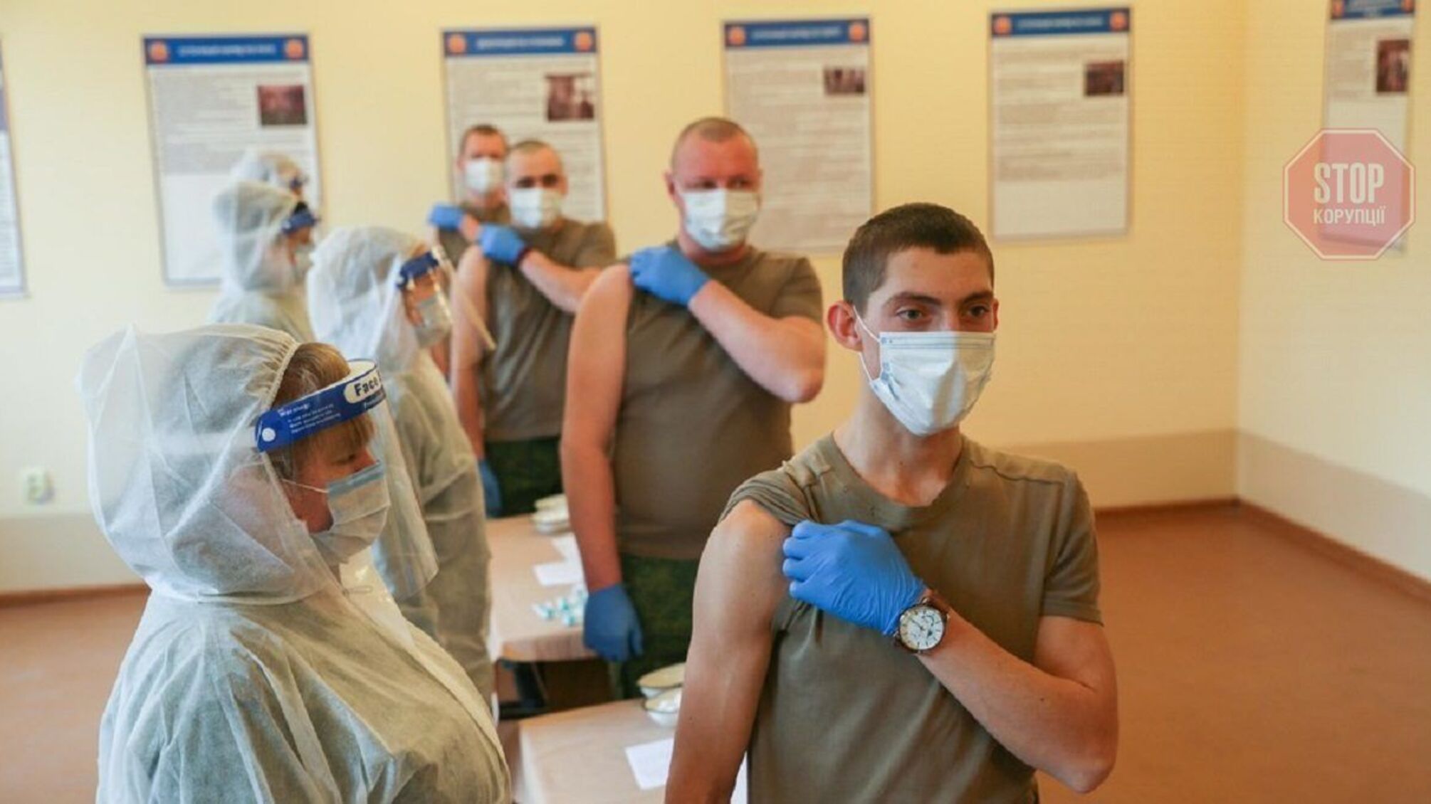 На Донбассе оккупанты будут раздавать вакцинированным российские QR-коды