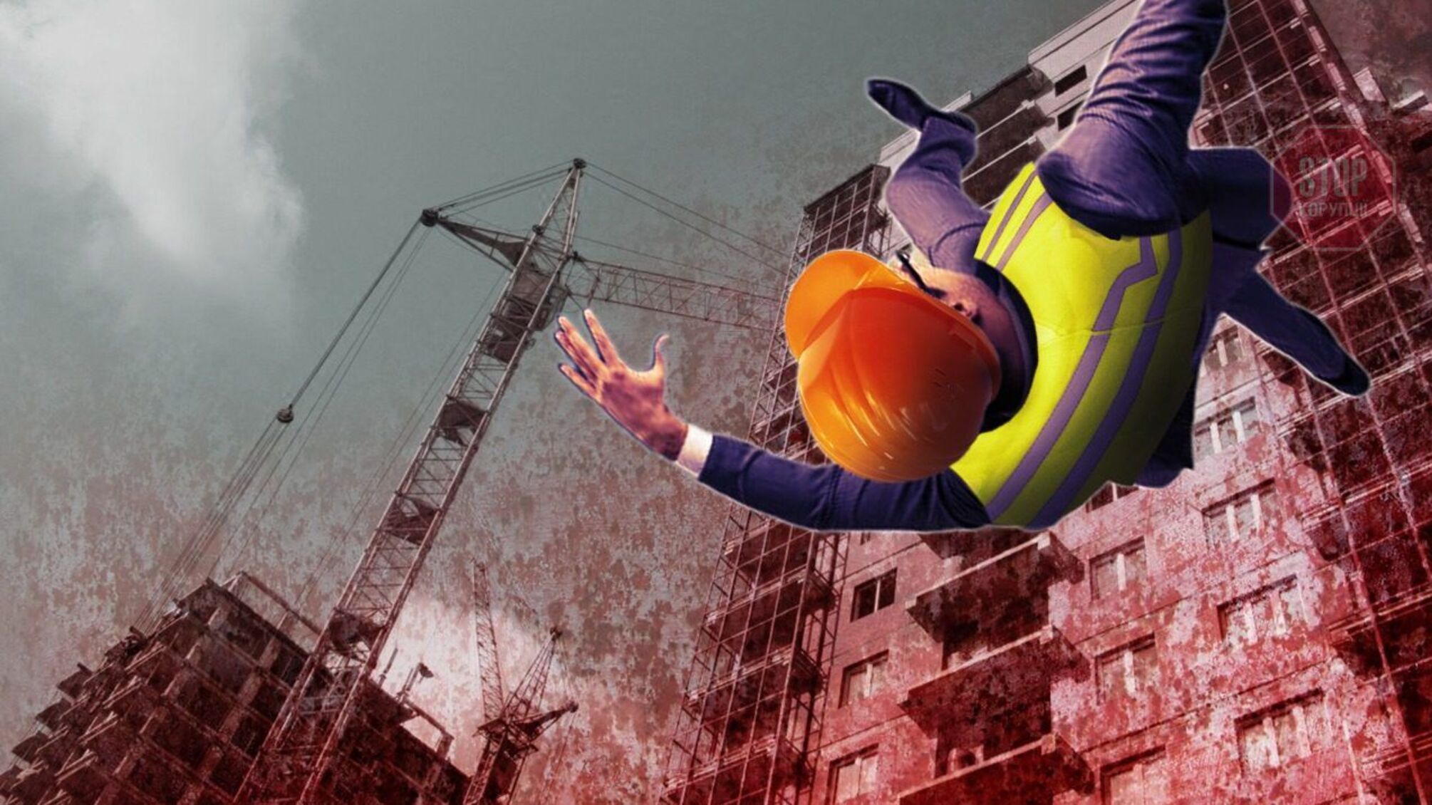 Опасное строительство: в Херсоне рабочий выпал с высотки, а инвесторы заявили об аферах заказчиков