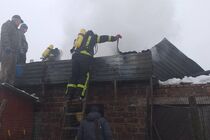 Волинська область: рятувальники ліквідували пожежу господарської споруди та запобігли поширенню вогню на розташовані поруч будівлі