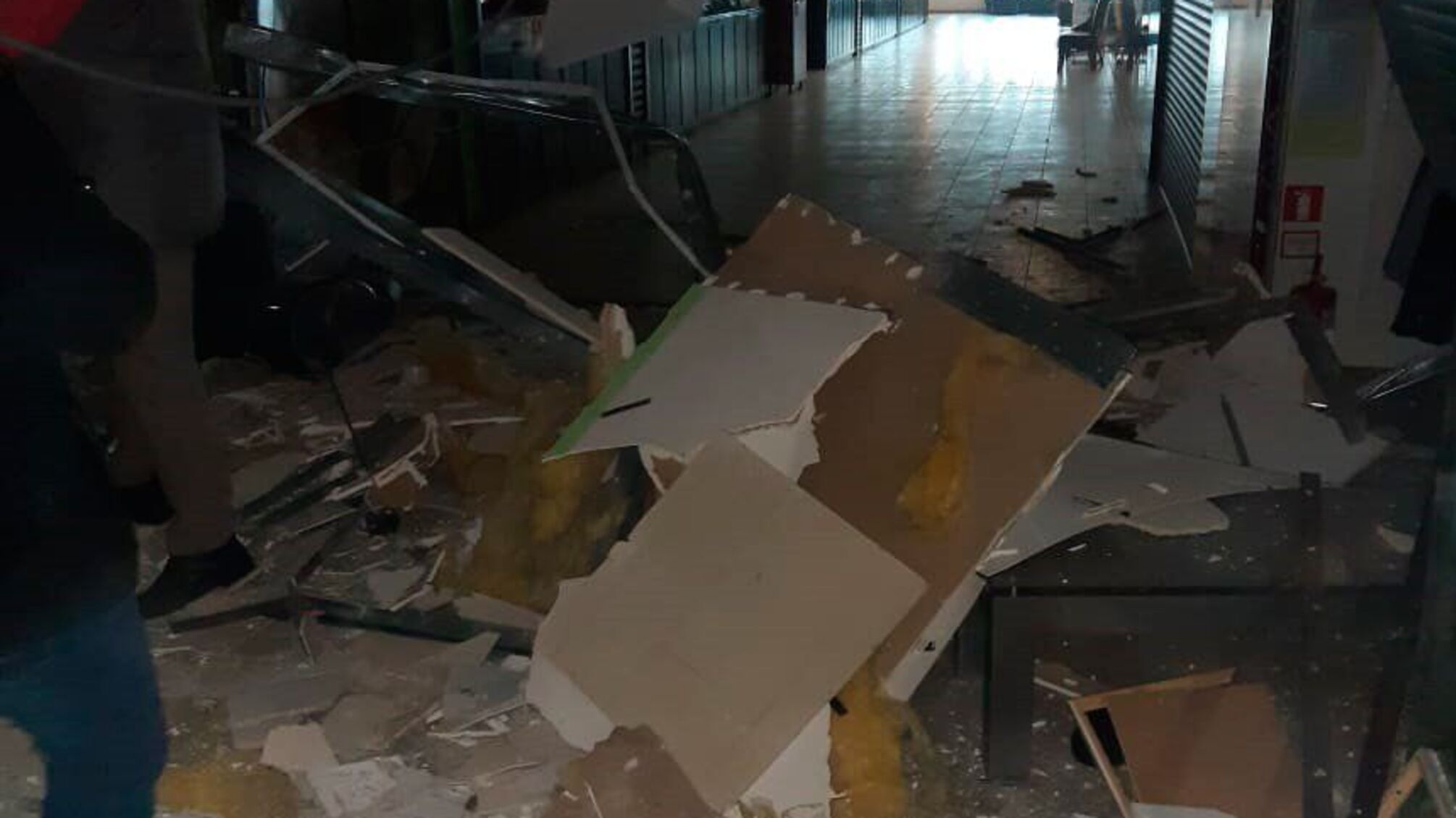 За фактом вибуху в торговому центрі у Чернівцях поліція відкрила кримінальне провадження