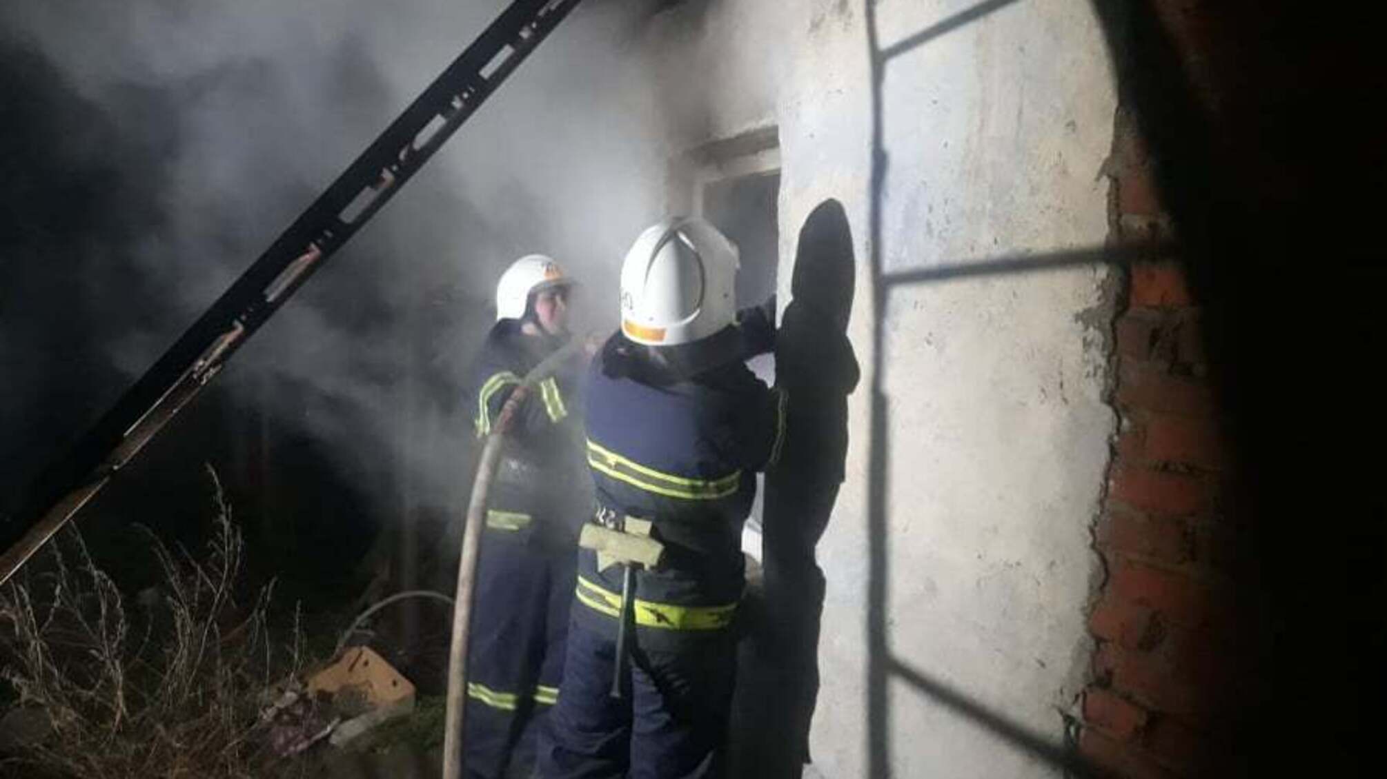Миколаївська область: рятувальники ліквідували пожежу у житловому будинку
