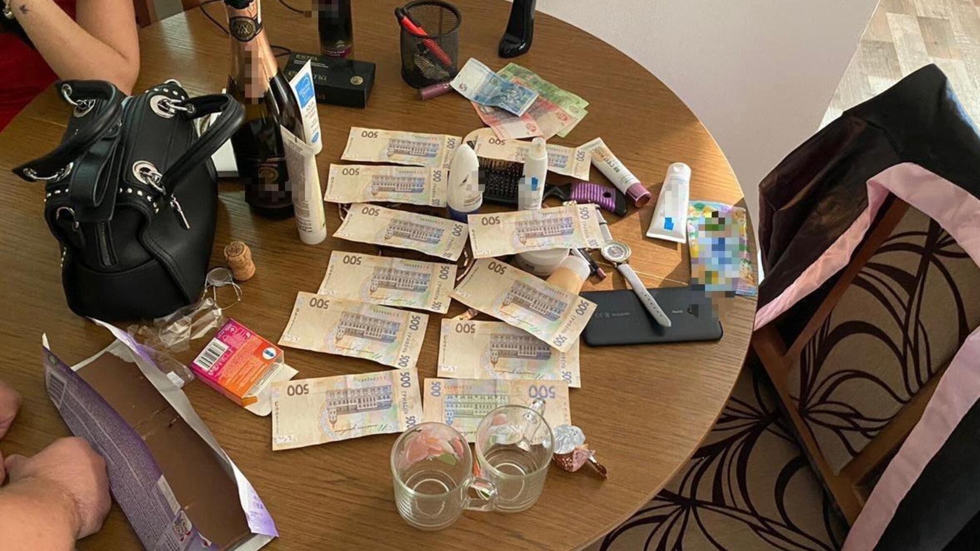 На Закарпатті судитимуть групу вимагачів, які шантажували потерпілих розповсюдженням пікантних відео за їх участі