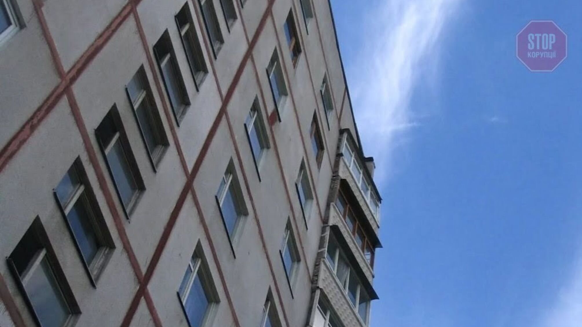 В столице 13-летняя девочка упала с 14-го этажа (фото)