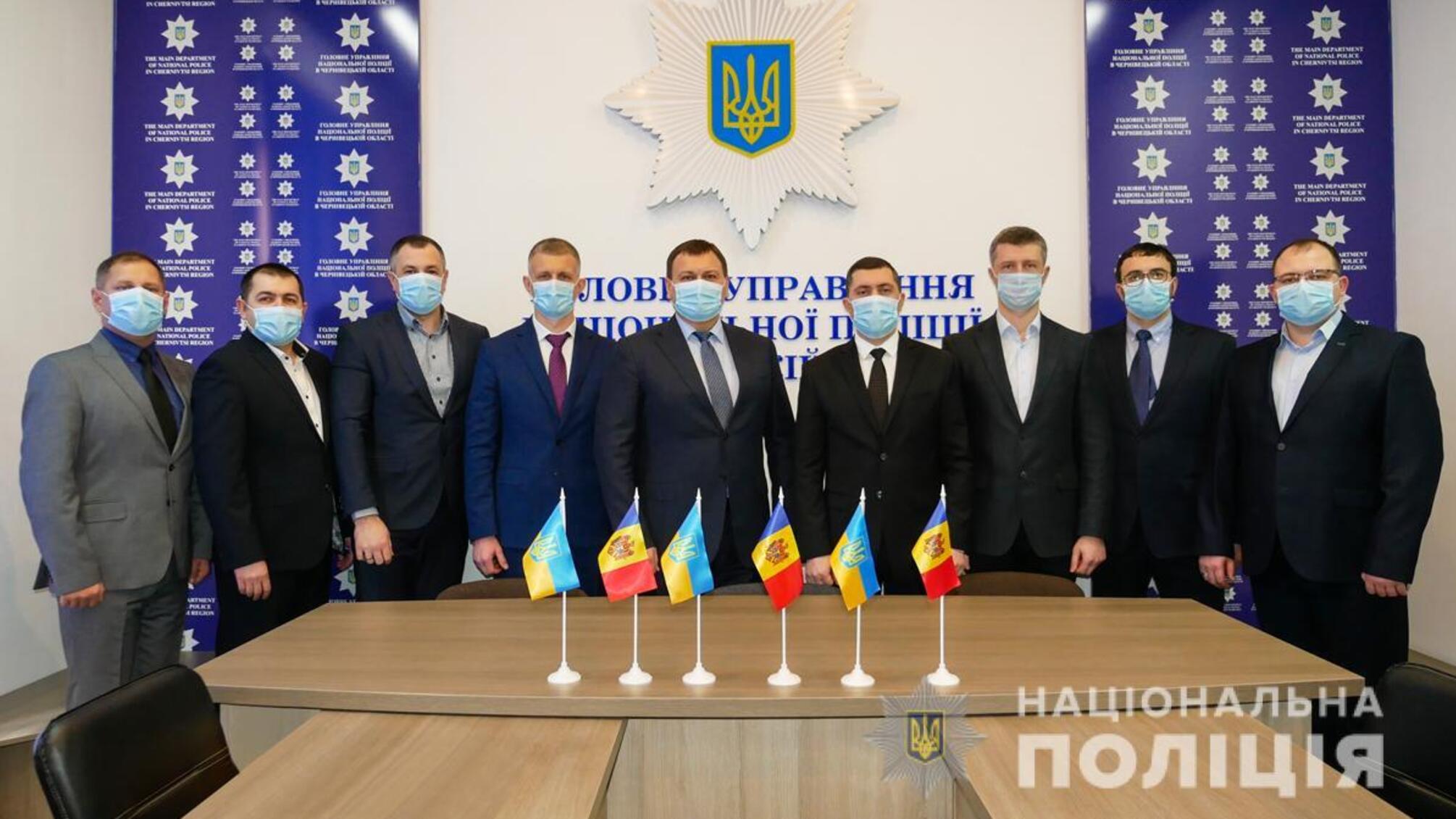 На Буковині поліцейські України та Республіки Молдова обговорили подальше міжнародне співробітництво у боротьбі з нелегальною міграцією і торгівлею людьми