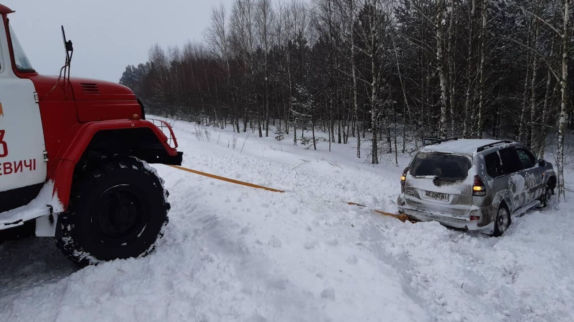 На Волині за минулу добу 10 лютого рятувальники визволили зі снігових пасток 16 автомобілів та надали допомогу 53 людям