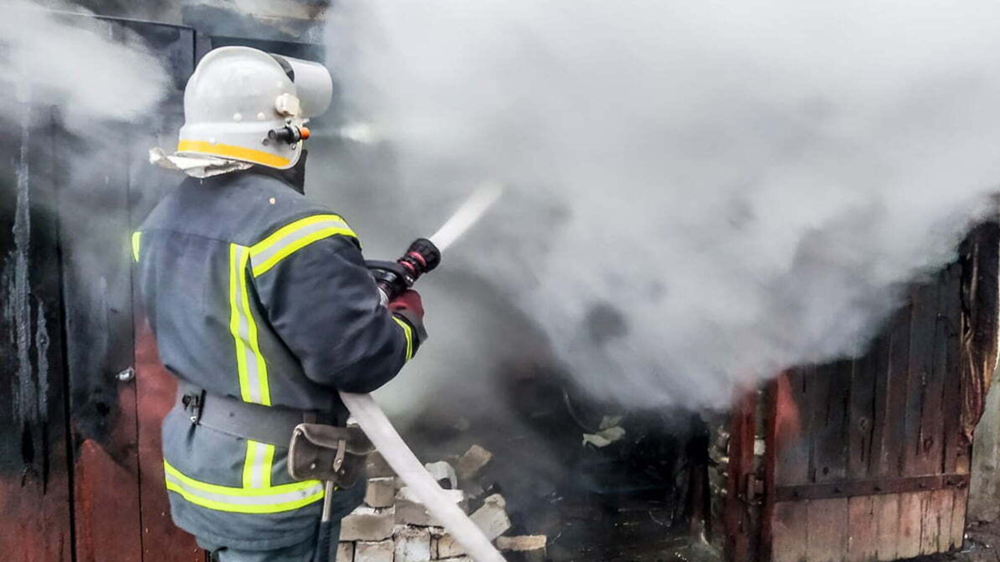 Дніпропетровська область: рятувальники ліквідували пожежу в гаражі