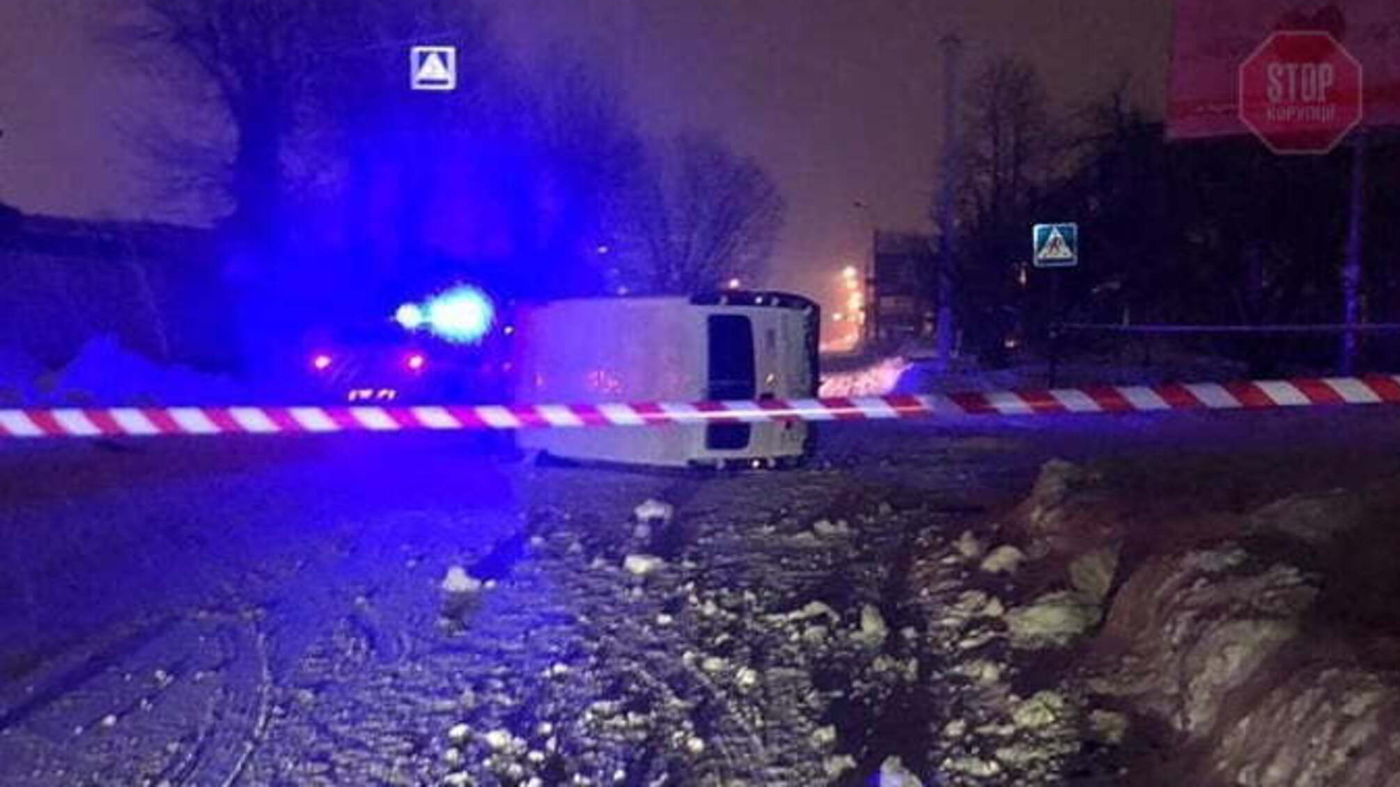 У Черкасах легковик влетів у електроопору, є загиблі (фото)