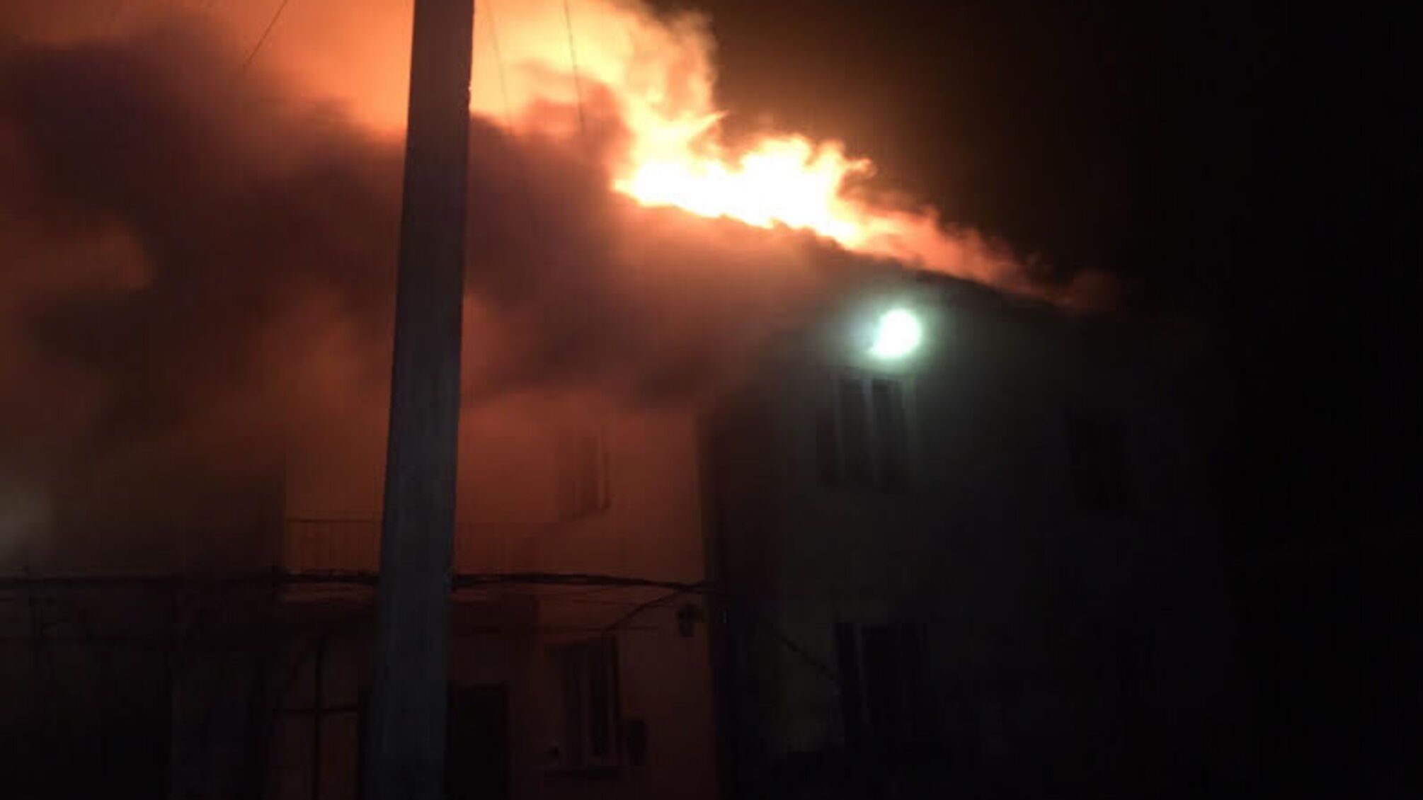 Львівська область: через пожежу в житловому будинку рятувальники вивели на свіже повітря 6 людей