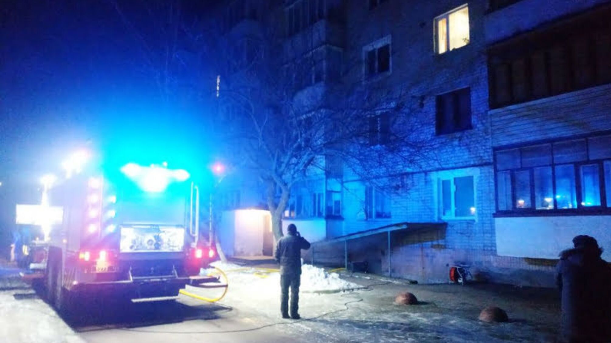 Житомирська область: рятувальники вивели із задимленого приміщення чоловіка