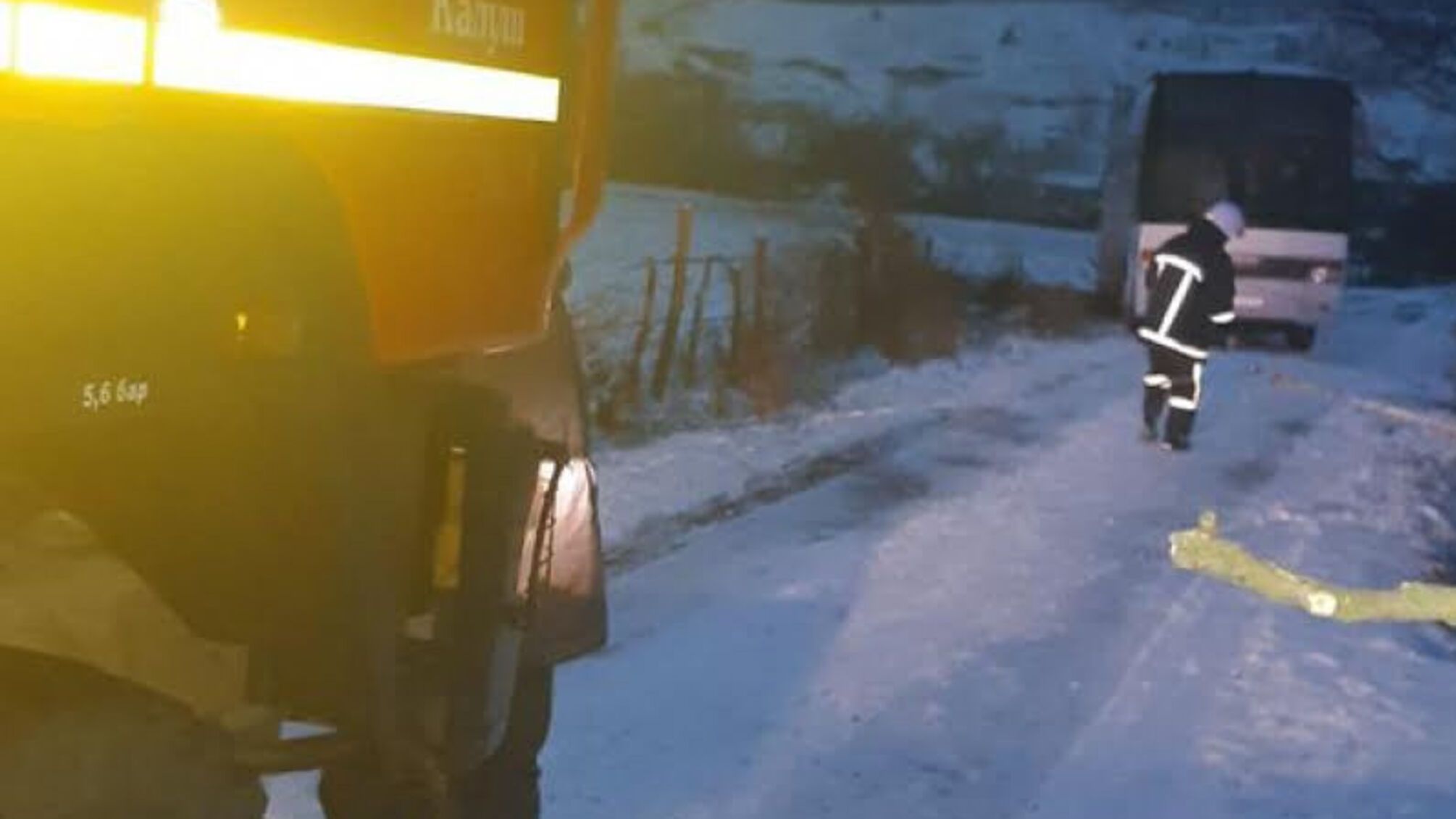 Івано-Франківська область: рятувальники надали допомогу по буксируванню автобуса