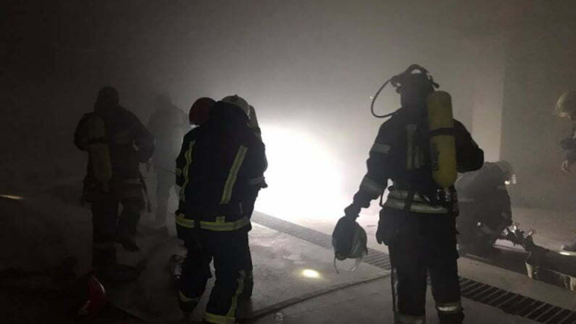 м. Одеса: рятувальники ліквідували загорання у приміщенні паркінгу
