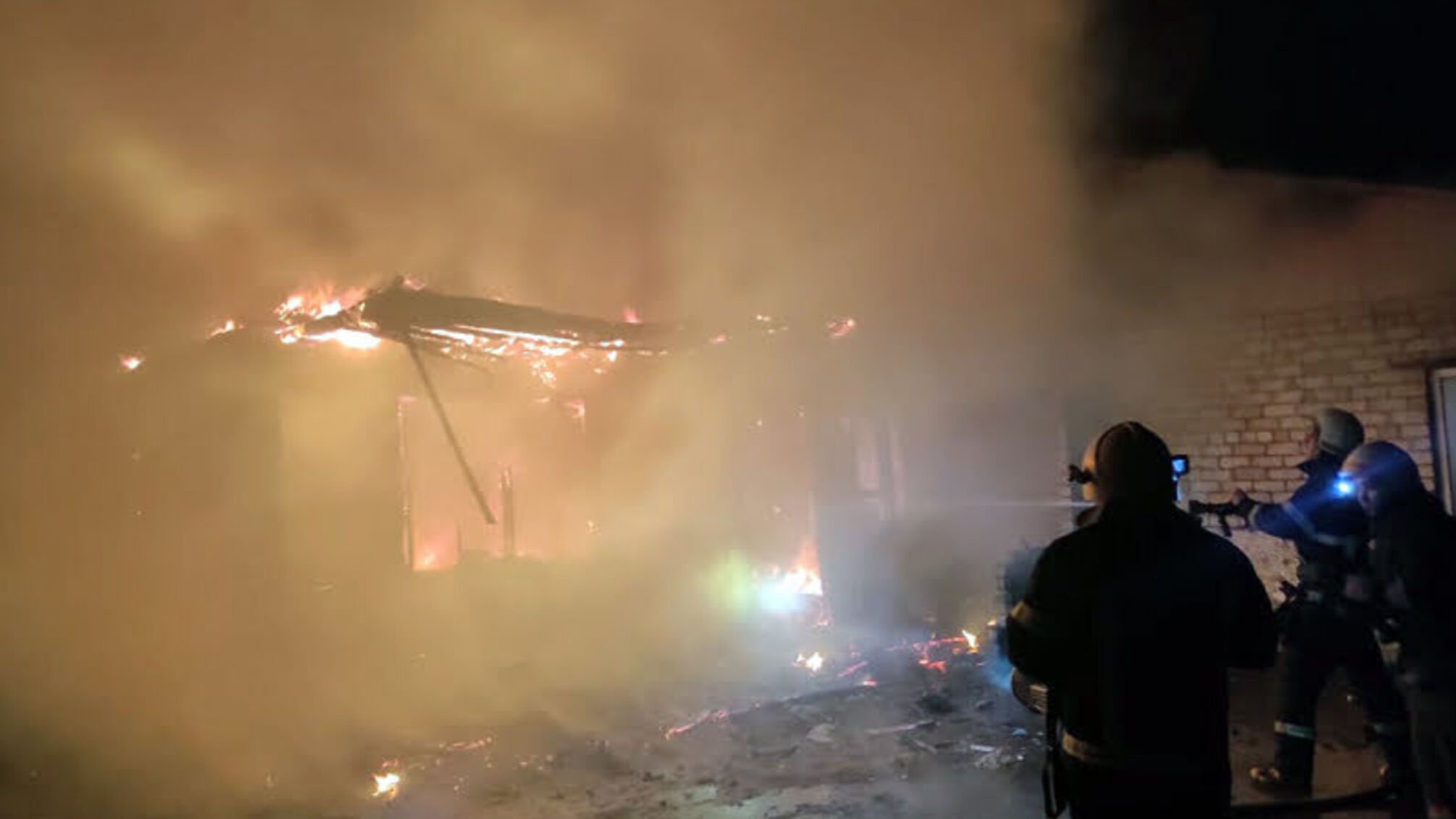 Дніпропетровська область: вогнеборці ліквідували пожежу в приватному домоволодінню