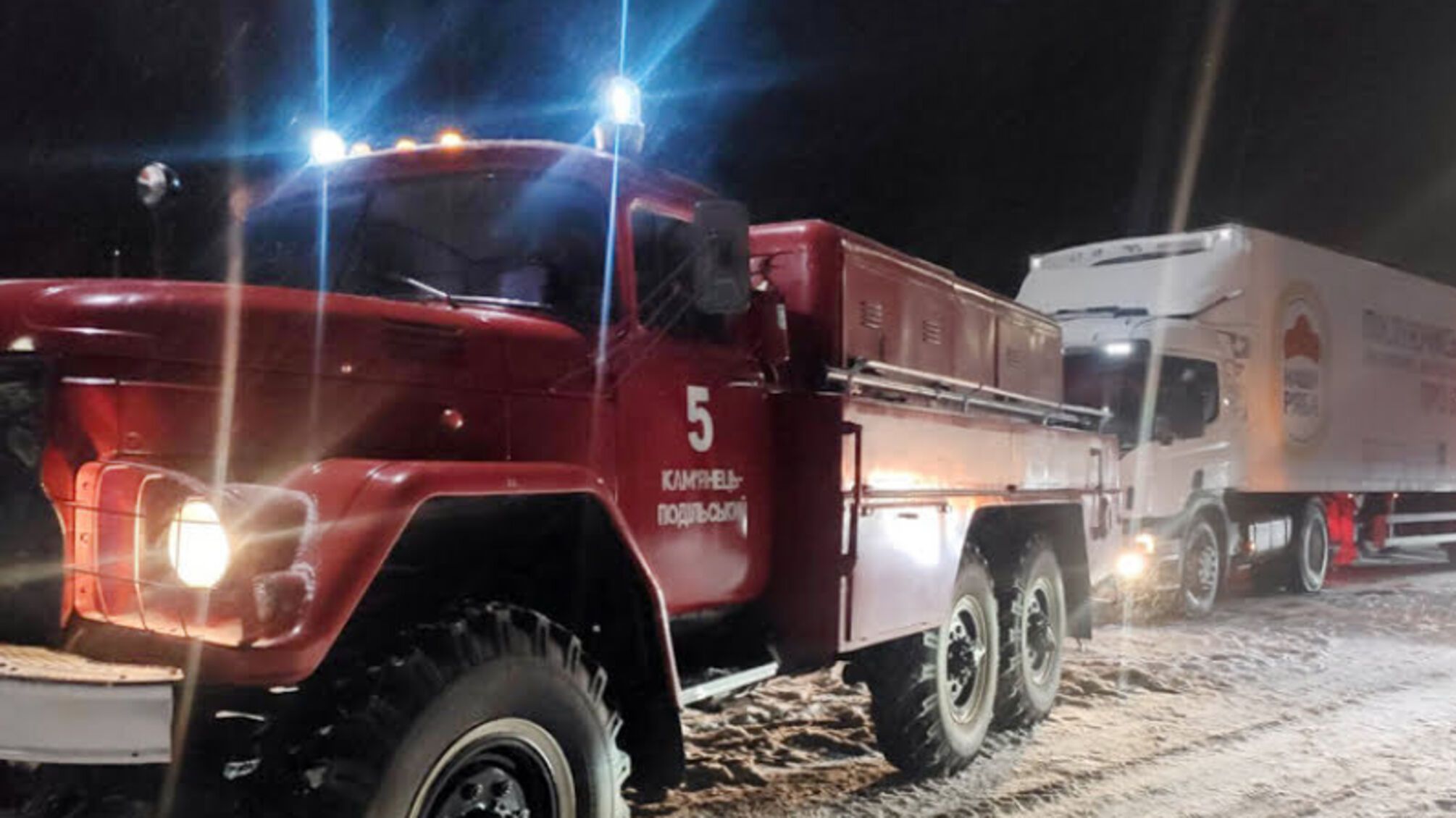 Протягом доби надзвичайники Хмельниччини 9 разів допомагали громадянам, автотранспорт яких потрапив у снігові замети