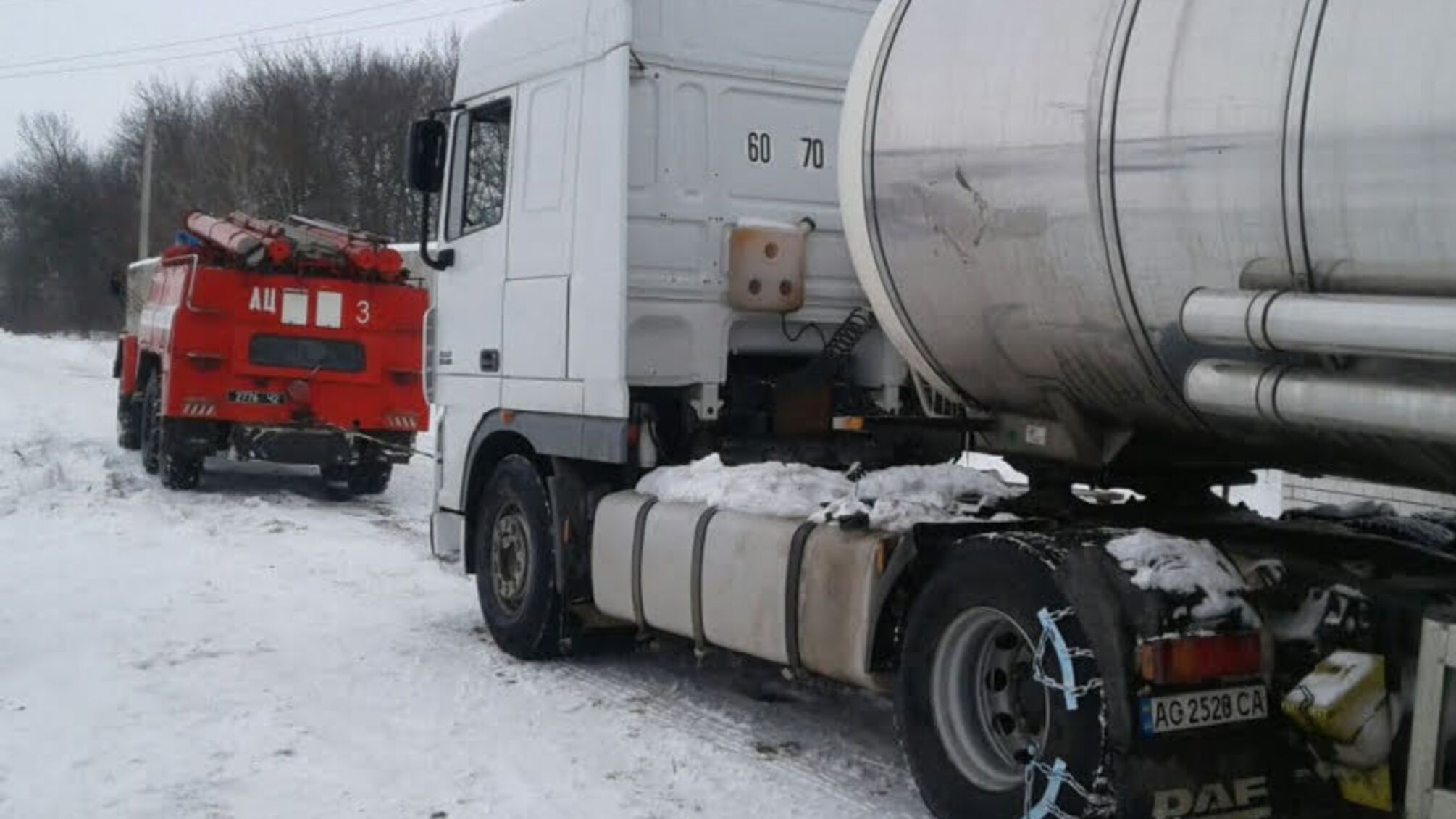 Волинська область: рятувальники відбуксирували 6 автомобілів, що опинилися у складних дорожніх умовах через щільний покрив снігу