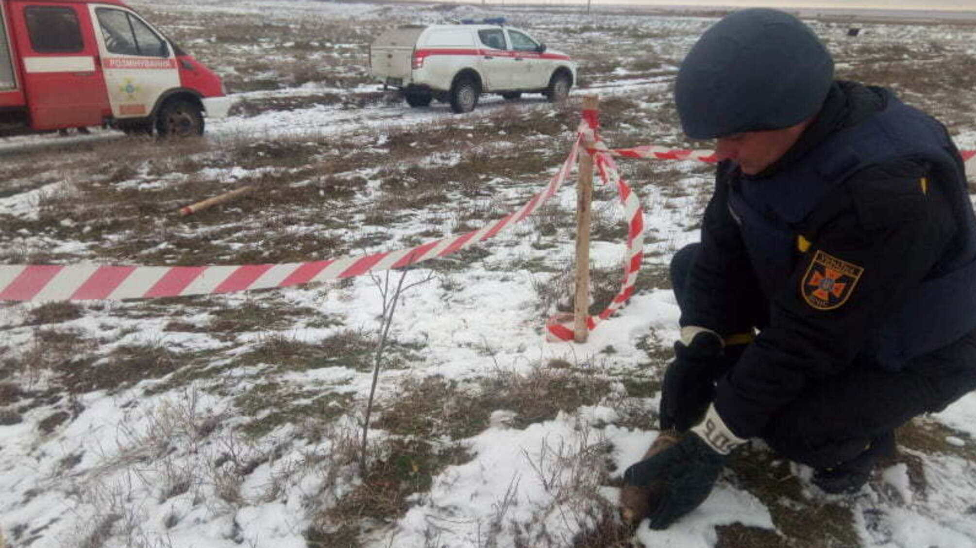 На Херсонщині піротехніки обласної ДСНС знищили артснаряд часів минулих війн