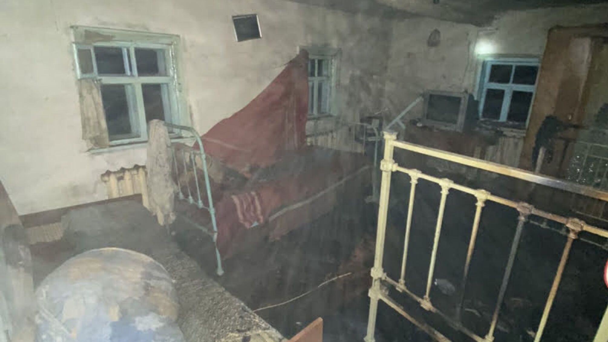 Київська область: під час пожежі власник будинку отримав опіки