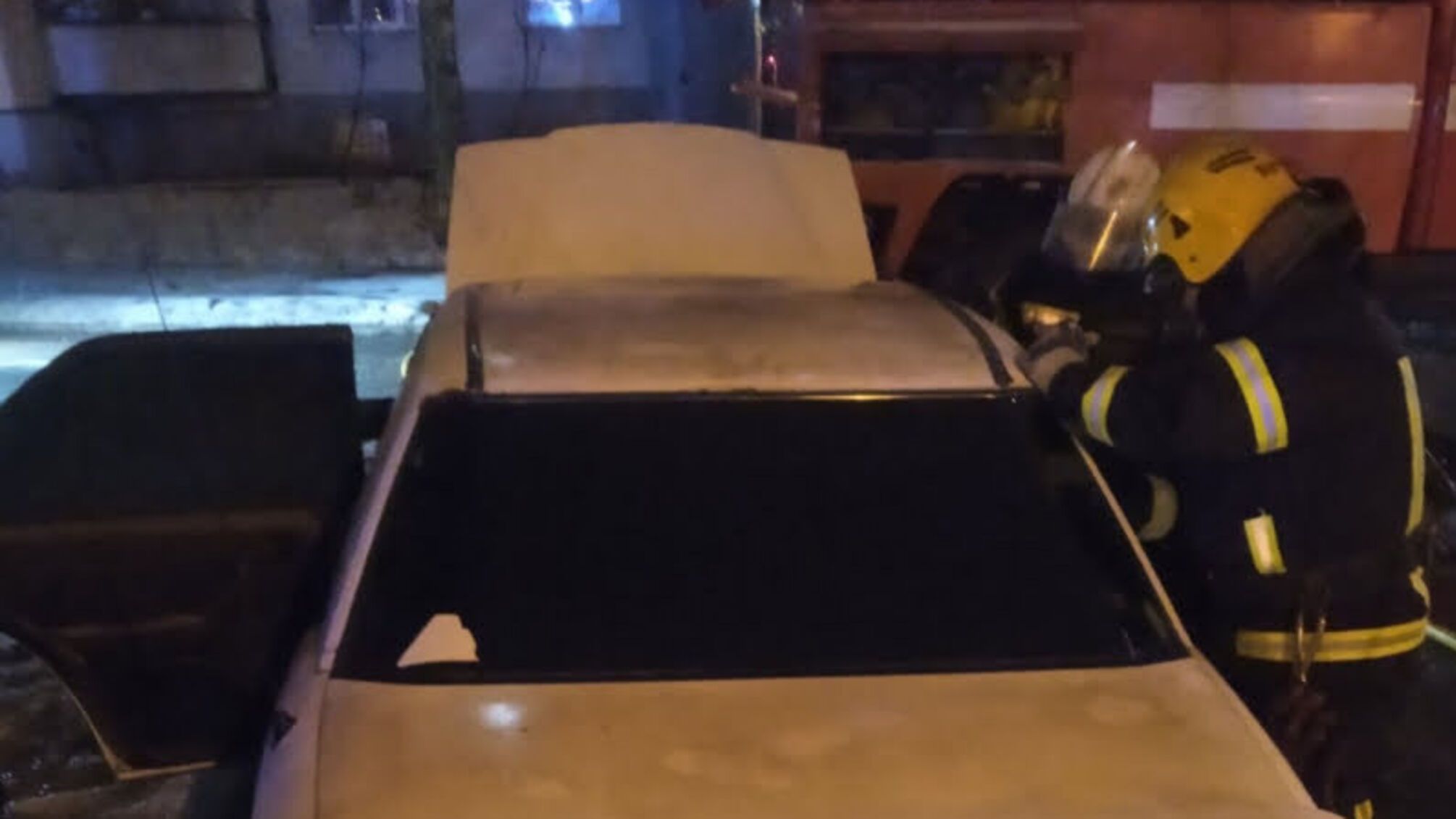 м. Харків: рятувальники ліквідували пожежу в автомобілі