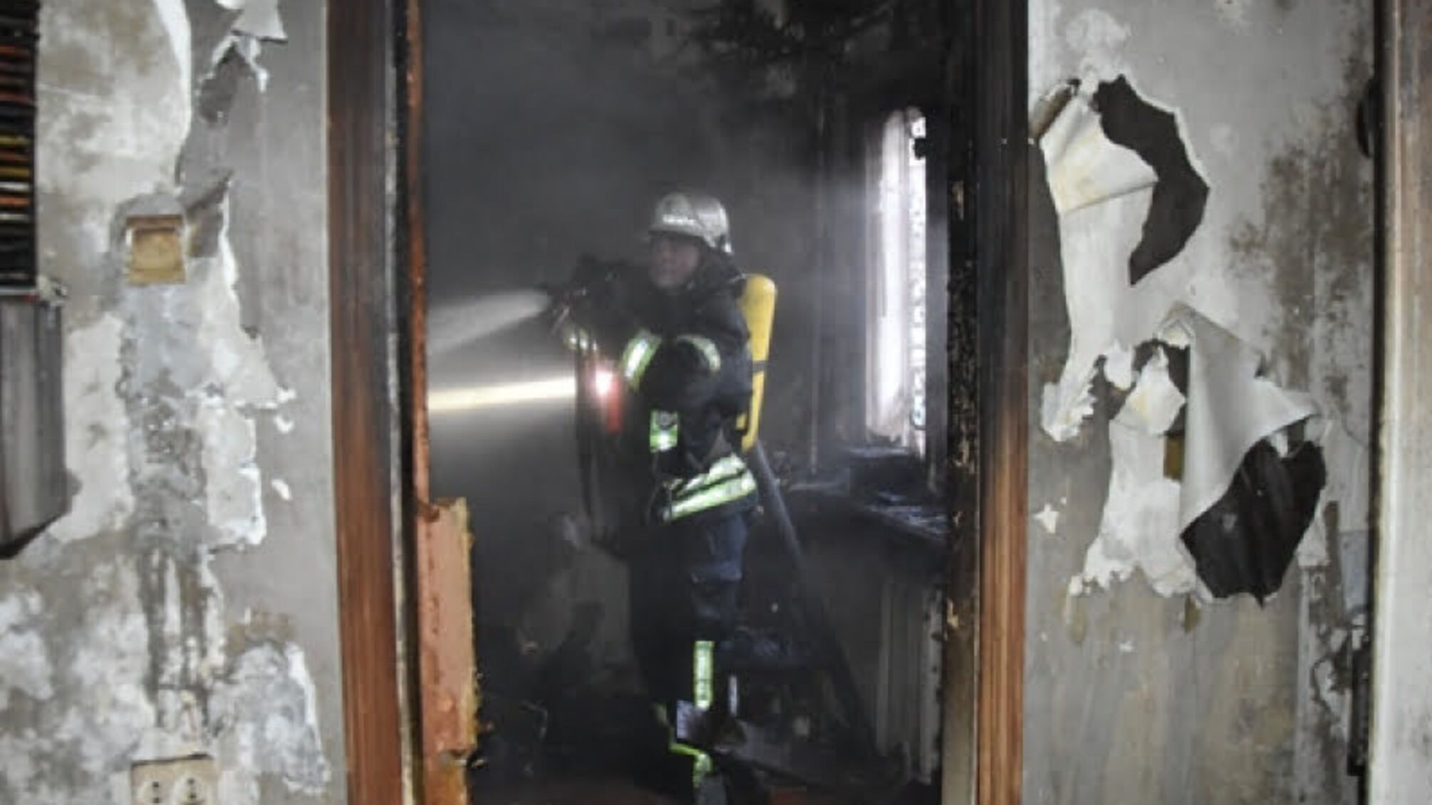 м. Одеса: під час гасіння пожежі рятувальники виявили тіла двох загиблих людей