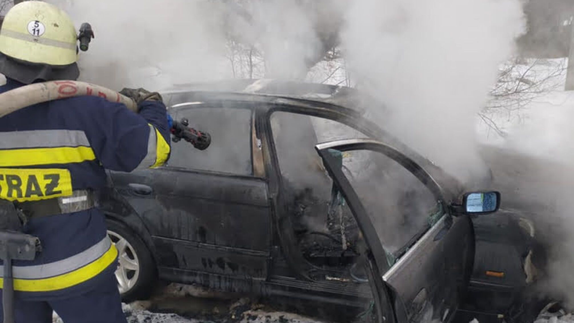 Львівська область: вогнеборці ліквідували займання в автомобілі