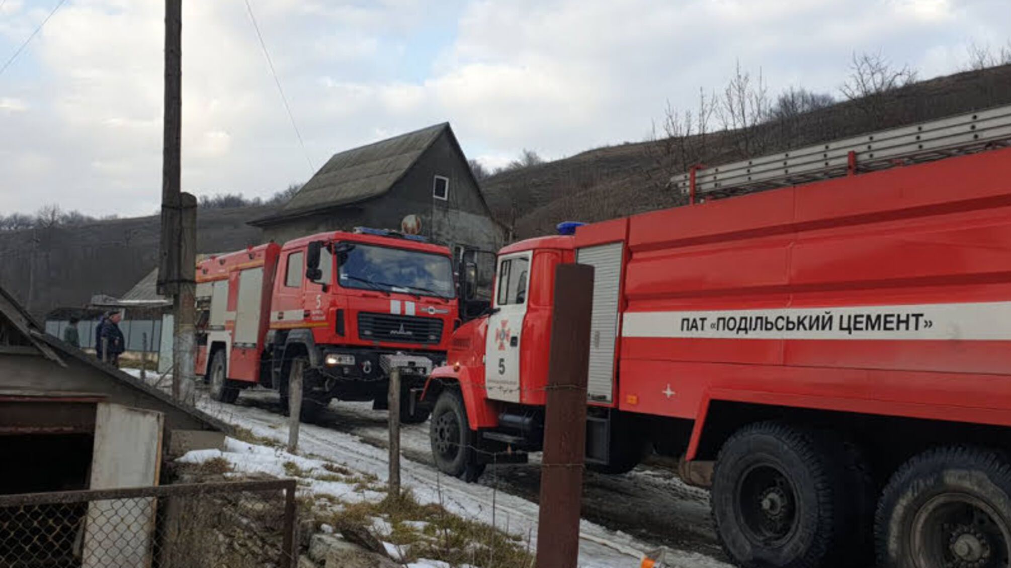 На Хмельниччині вогнеборці ліквідували пожежу господарчої будівлі