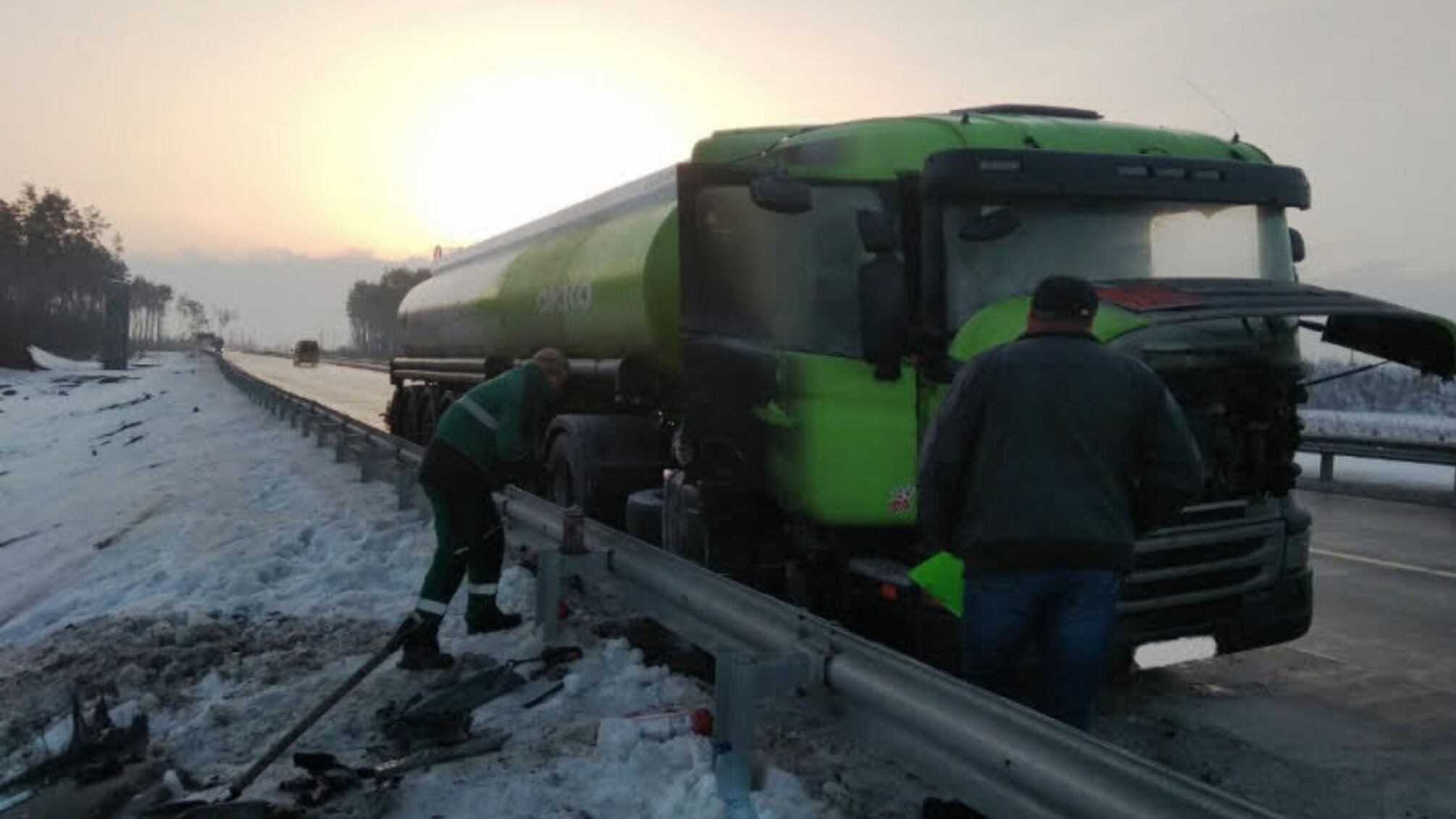 Житомирська область: фахівці ДСНС загасили бензовоз на трасі
