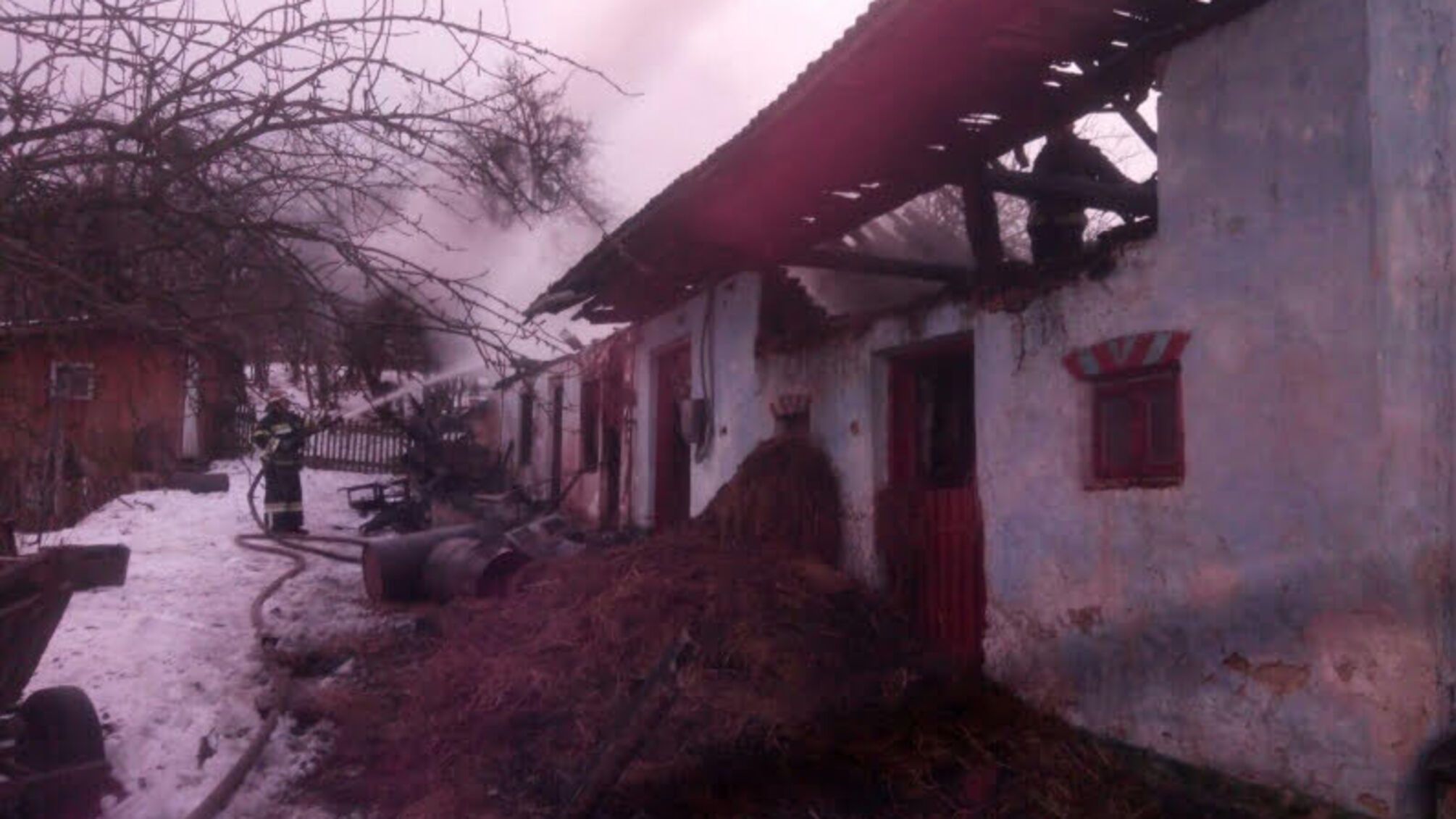 Львівська область: вогнеборці врятували від знищення вогнем 3 будівлі