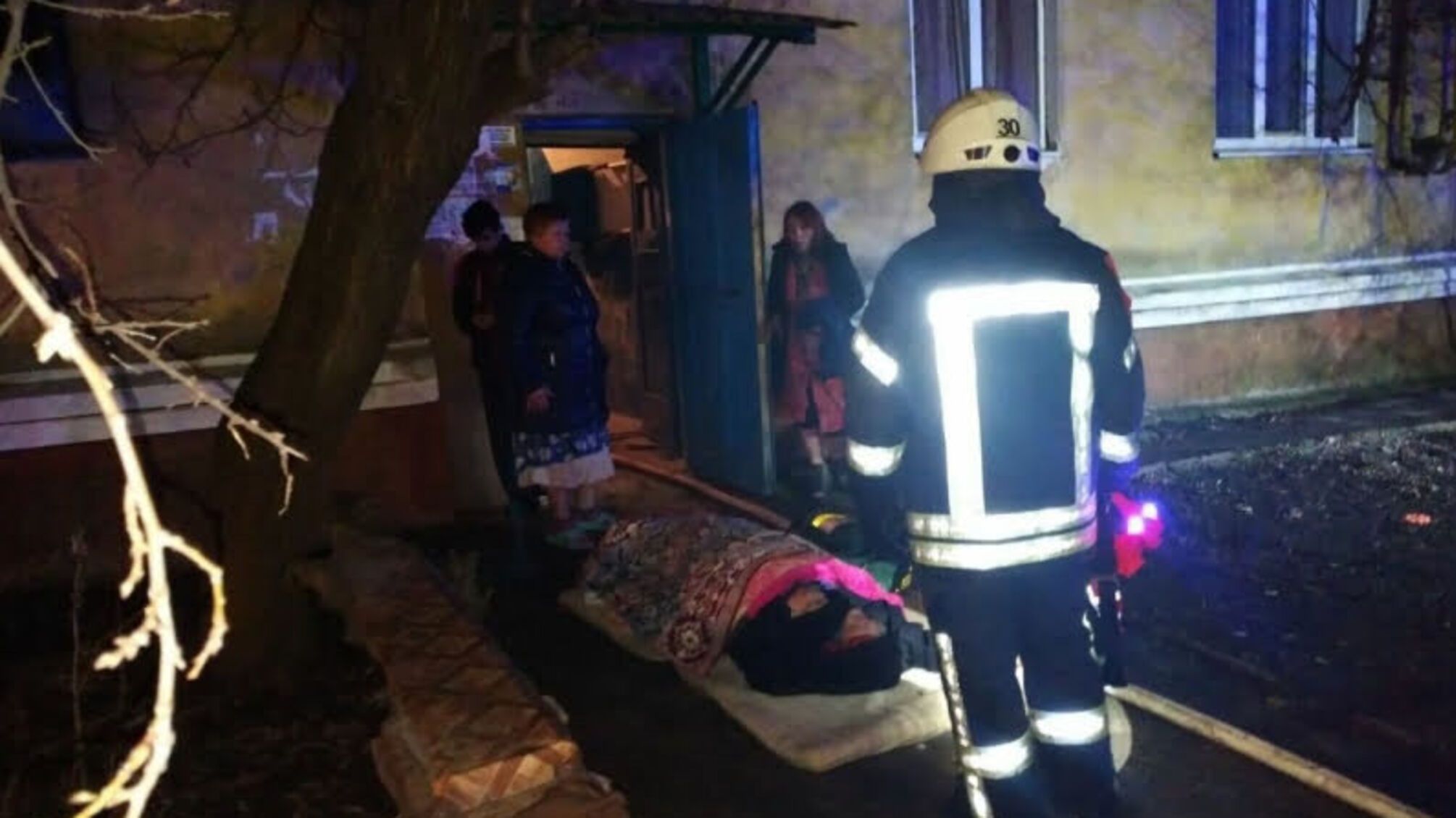 Донецька область: у м. Краматорськ під час ліквідації пожежі врятовано жінку