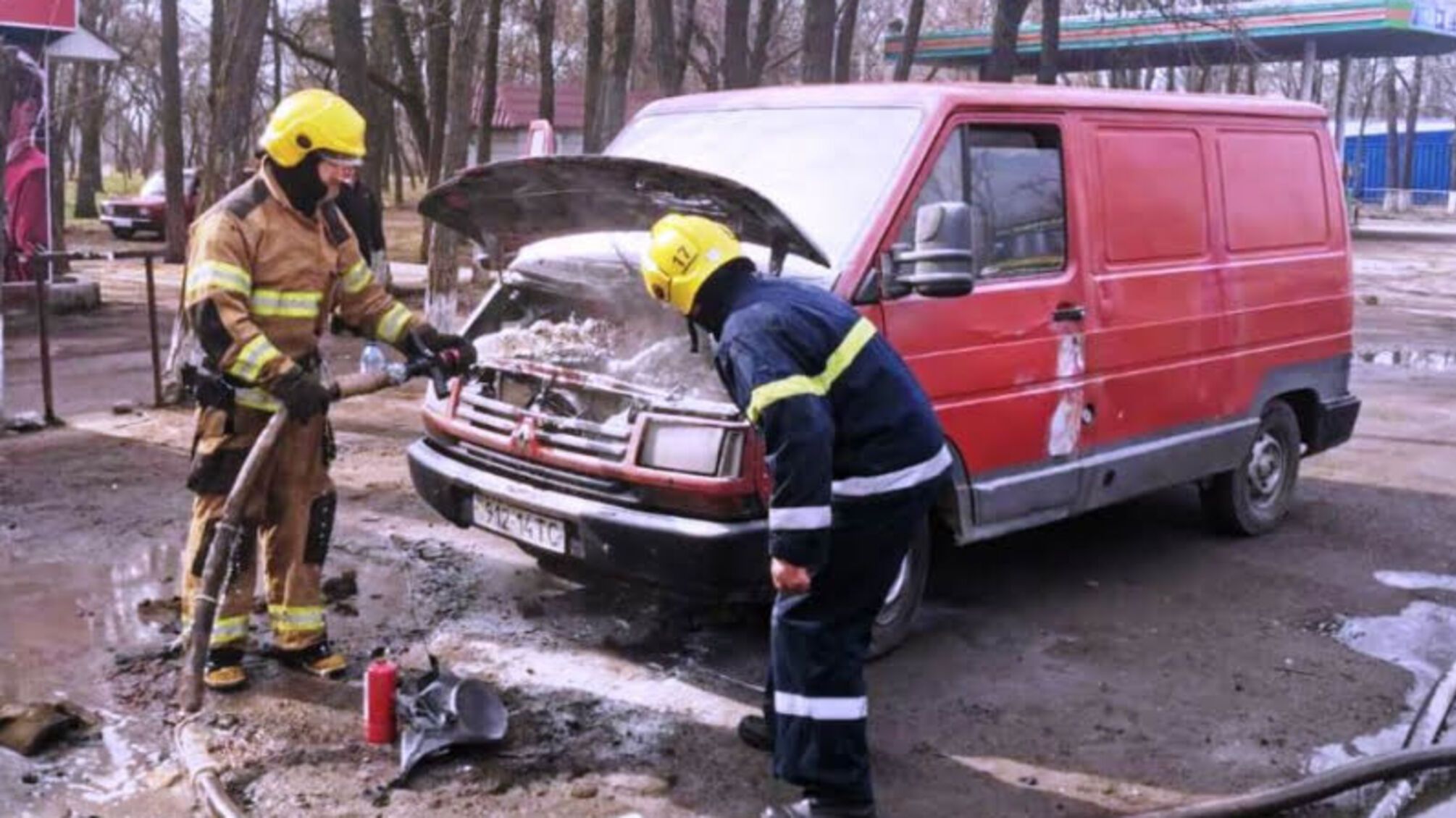 Рятувальники Херсонщини двічі виїжджали на ліквідацію пожеж автомобілів